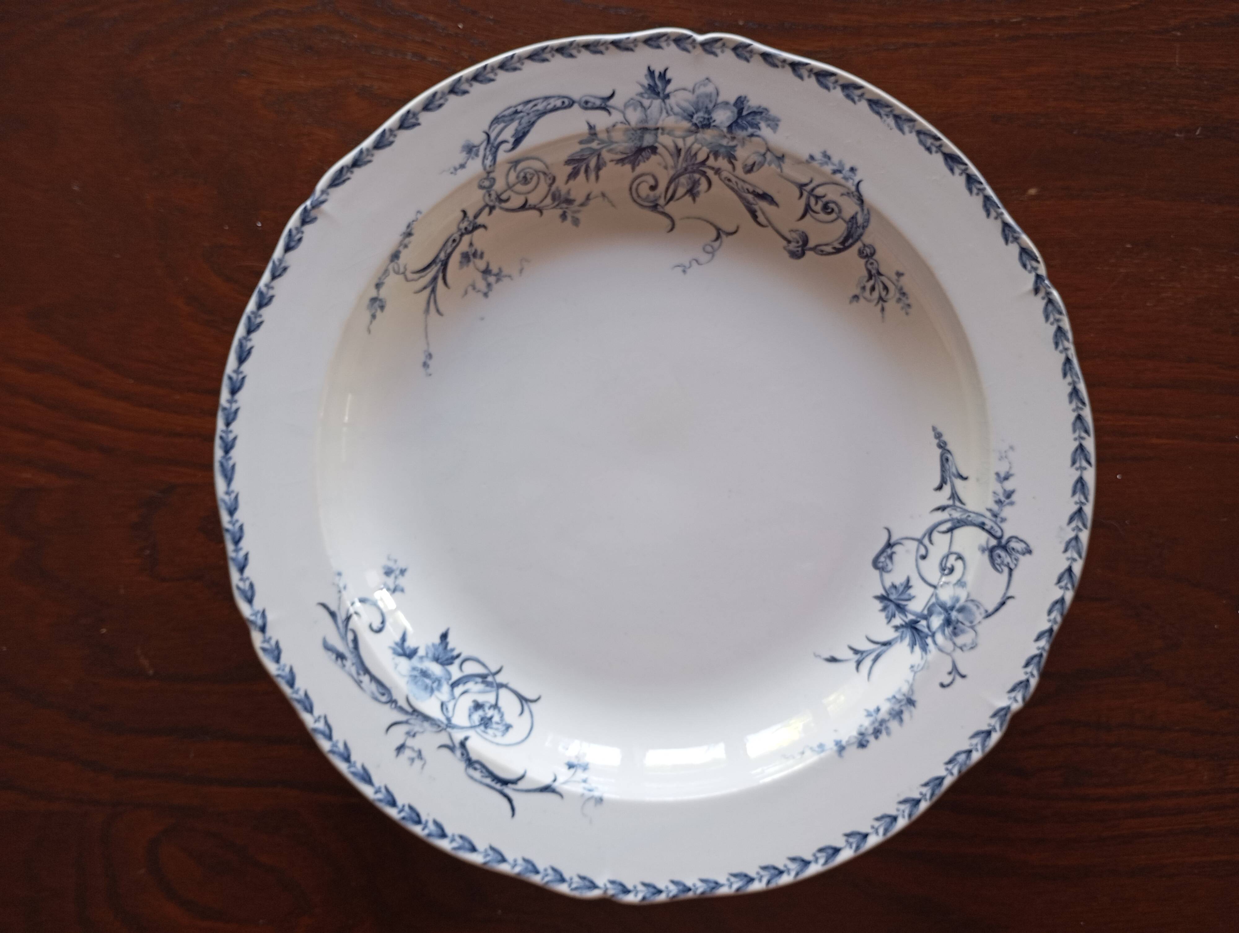 Ironstone dish "Regina" Gien