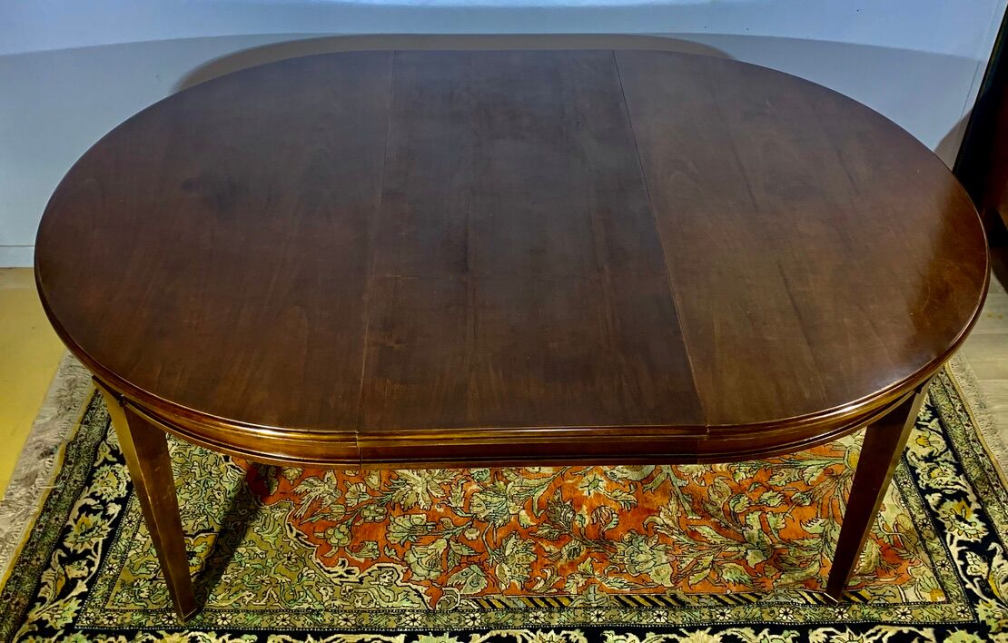 Mahogany round table with extension