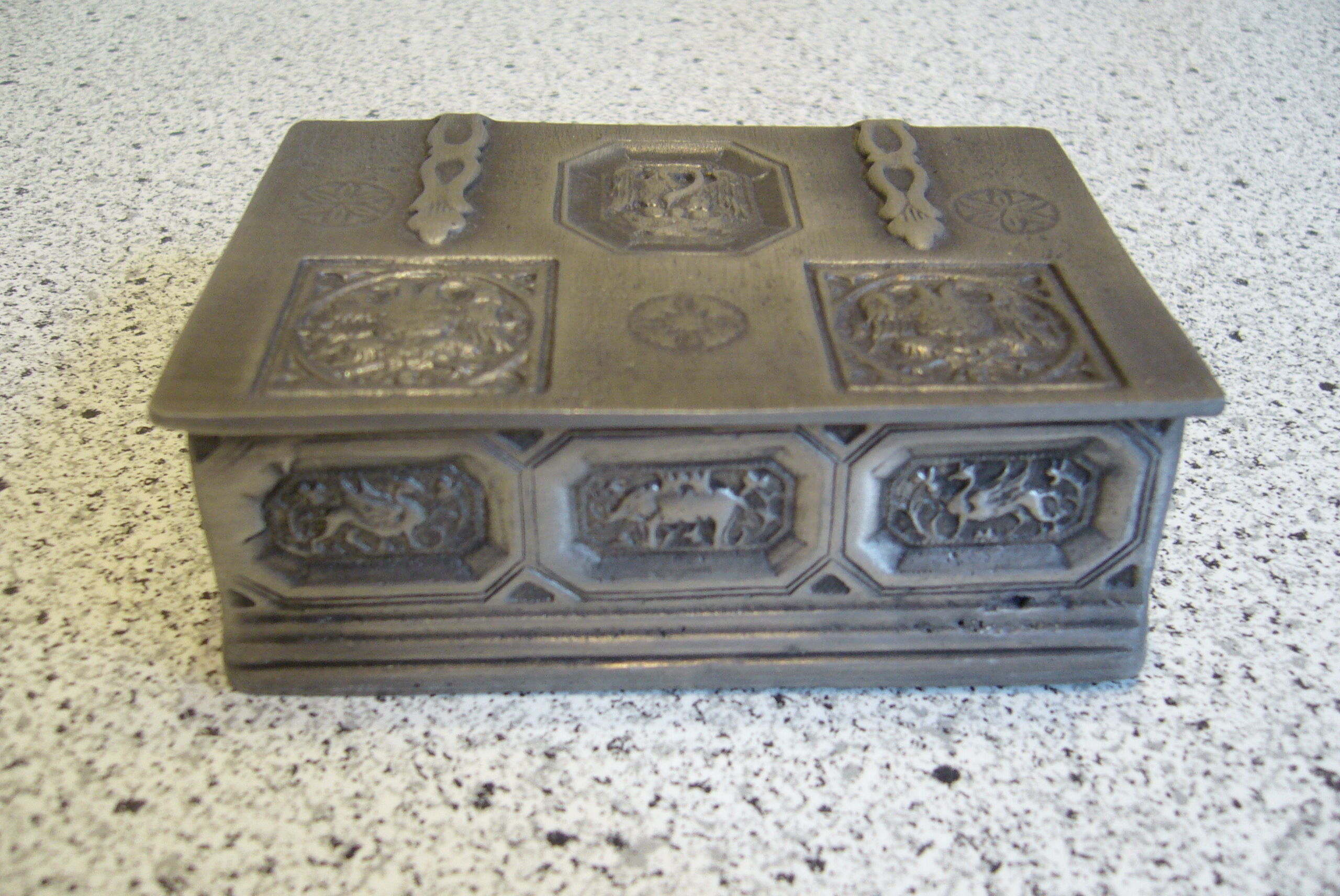 Box in pewter of Périgord