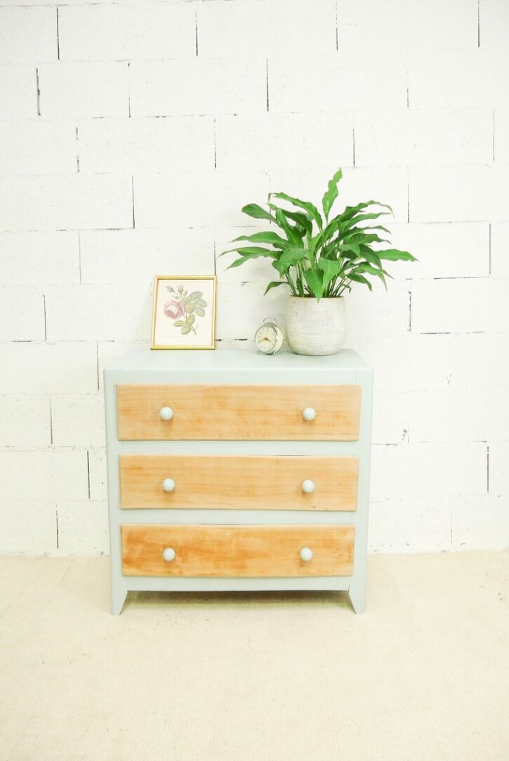 Vintage chest of drawers
