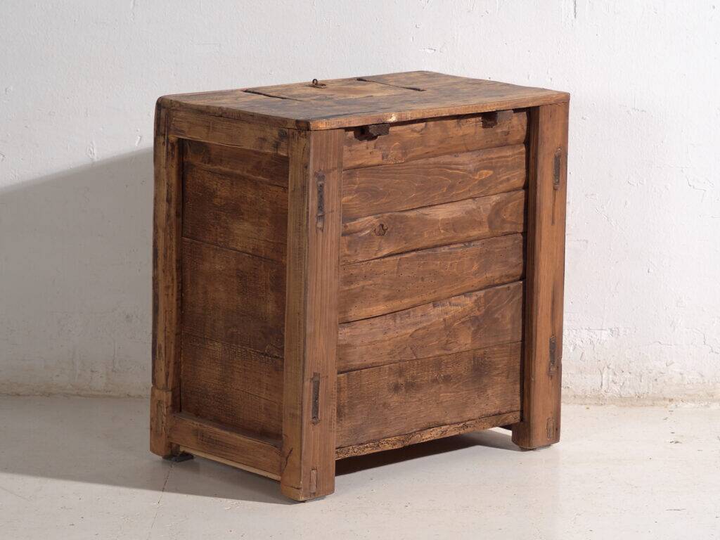Low Shanxi cabinet in elm with carved door – China, circa 1930