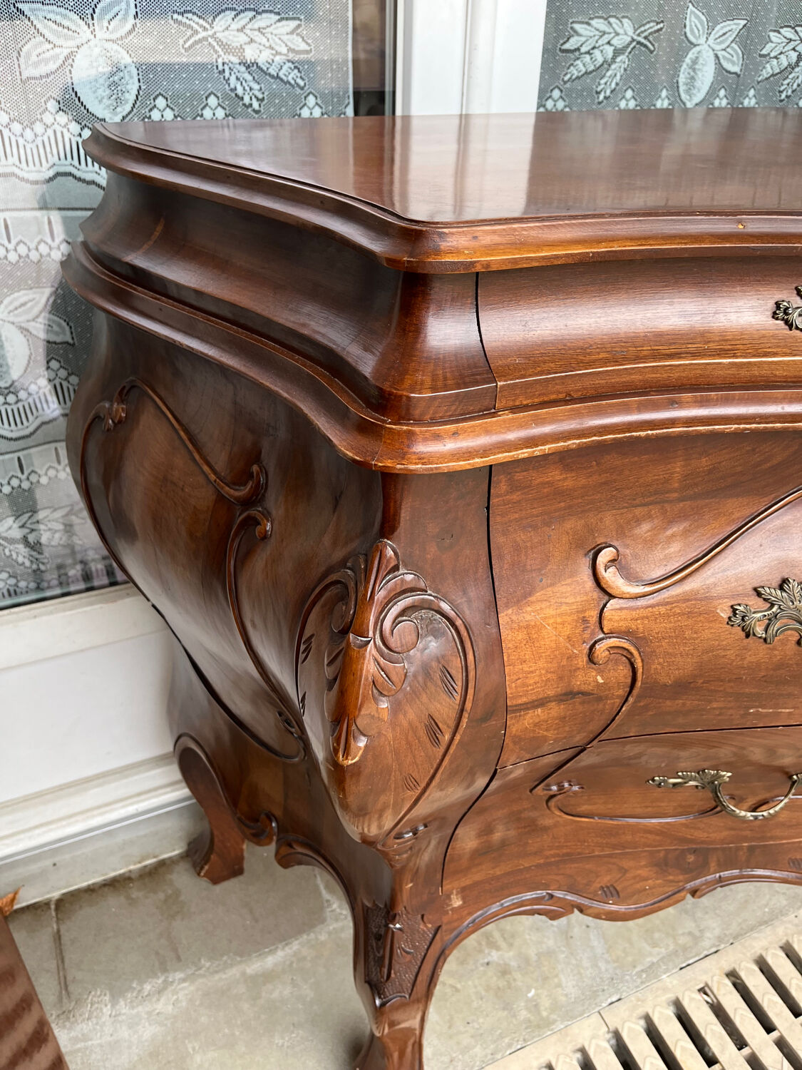 Bordeaux chest of drawers