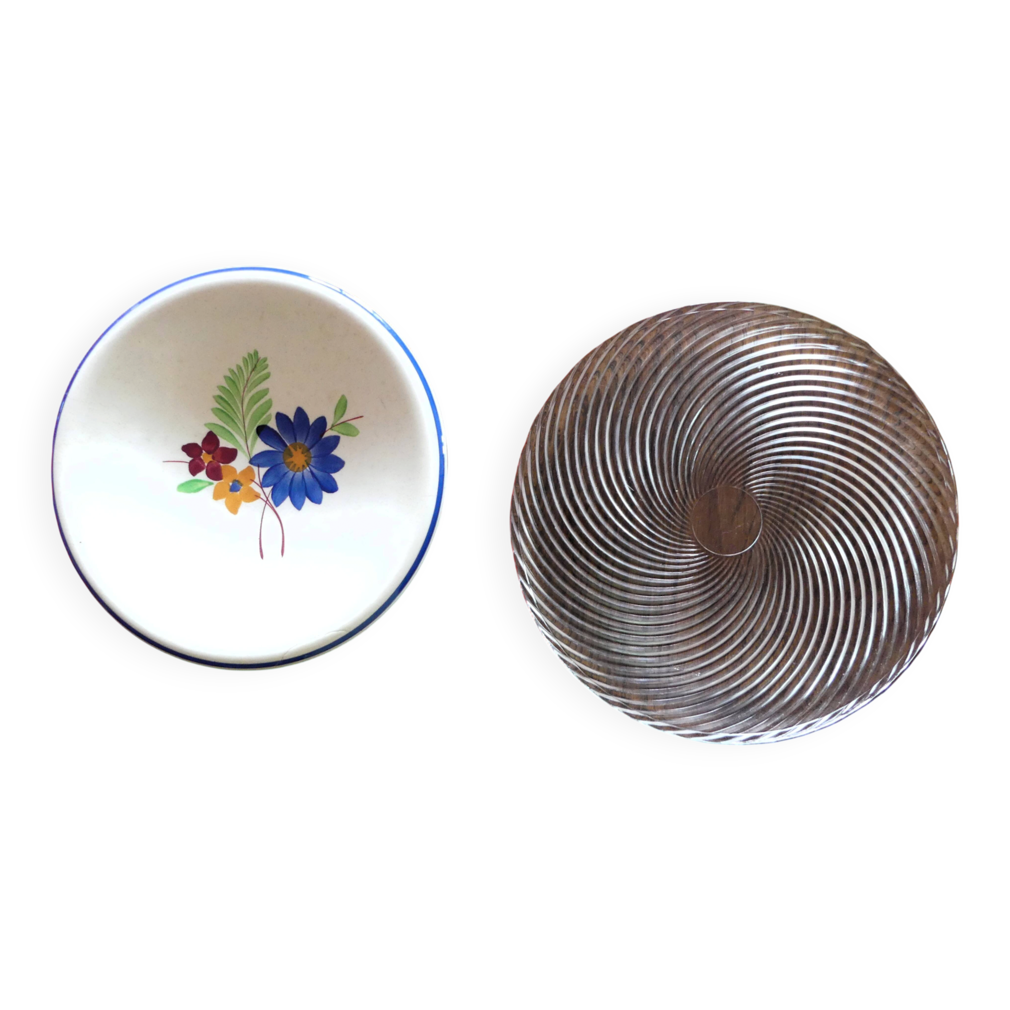 Set of 2 round serving dishes: Gien (Anthéor model) and Duralex.