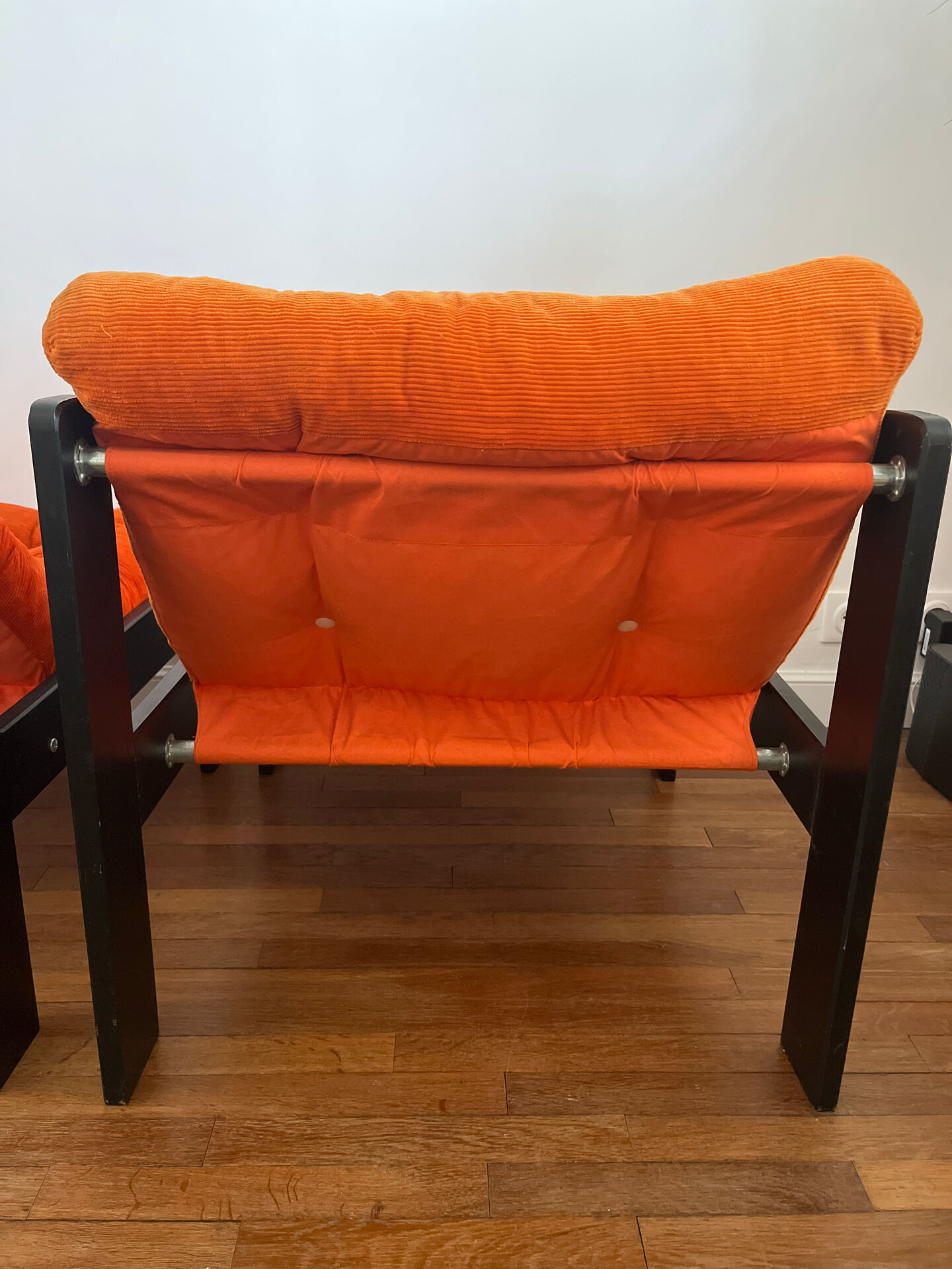 2 fauteuils en velours orange Vintage année 1974