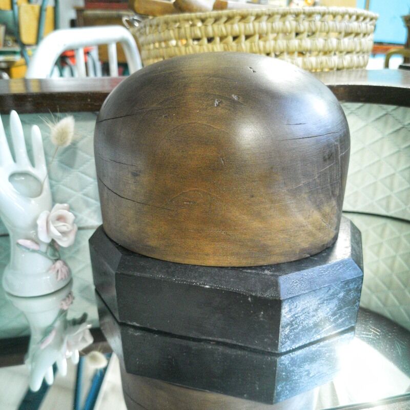 Forme à chapeau en bois