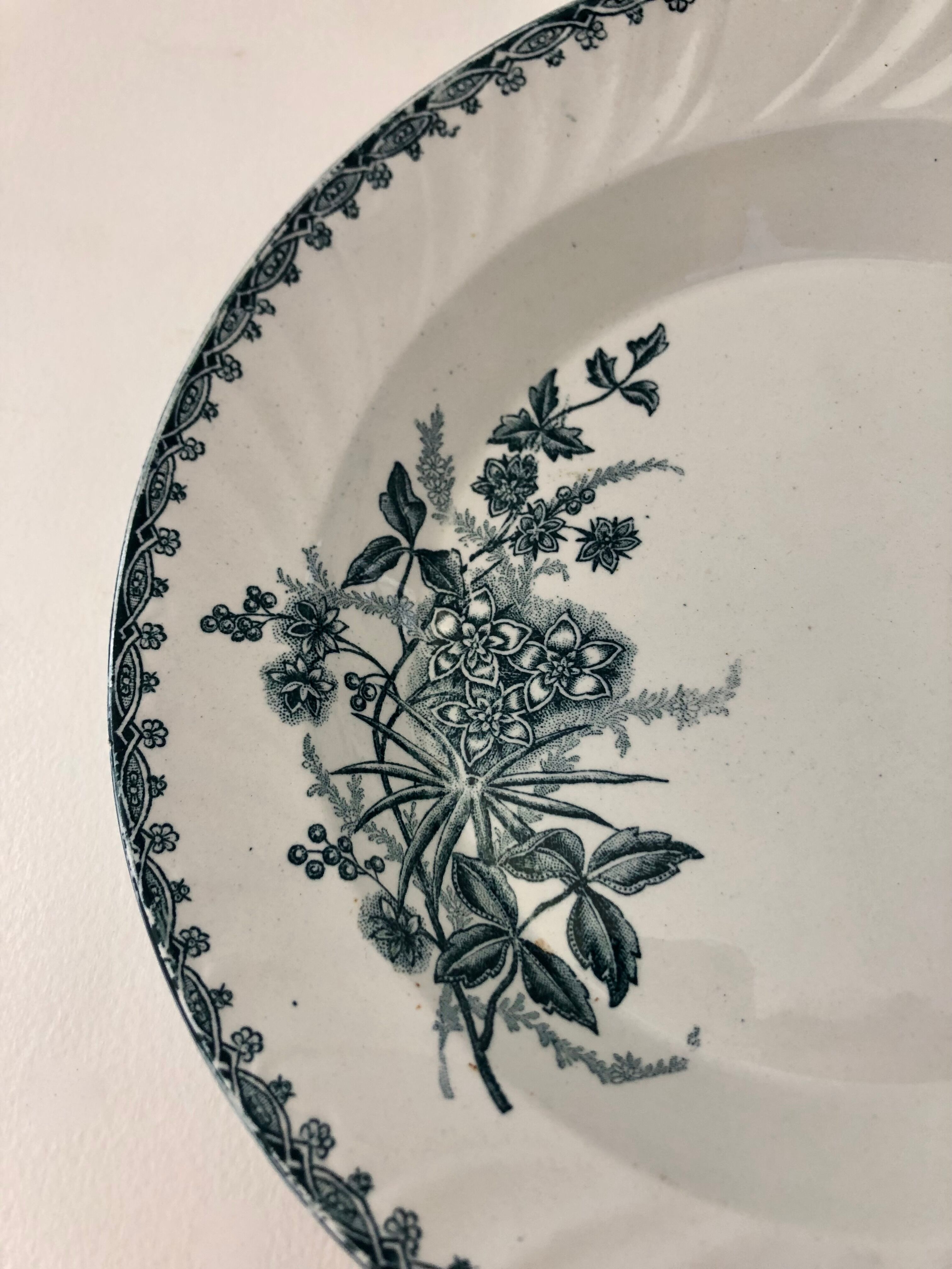 Round dish - Terre de fer Ste Amandinoise - Service Margot