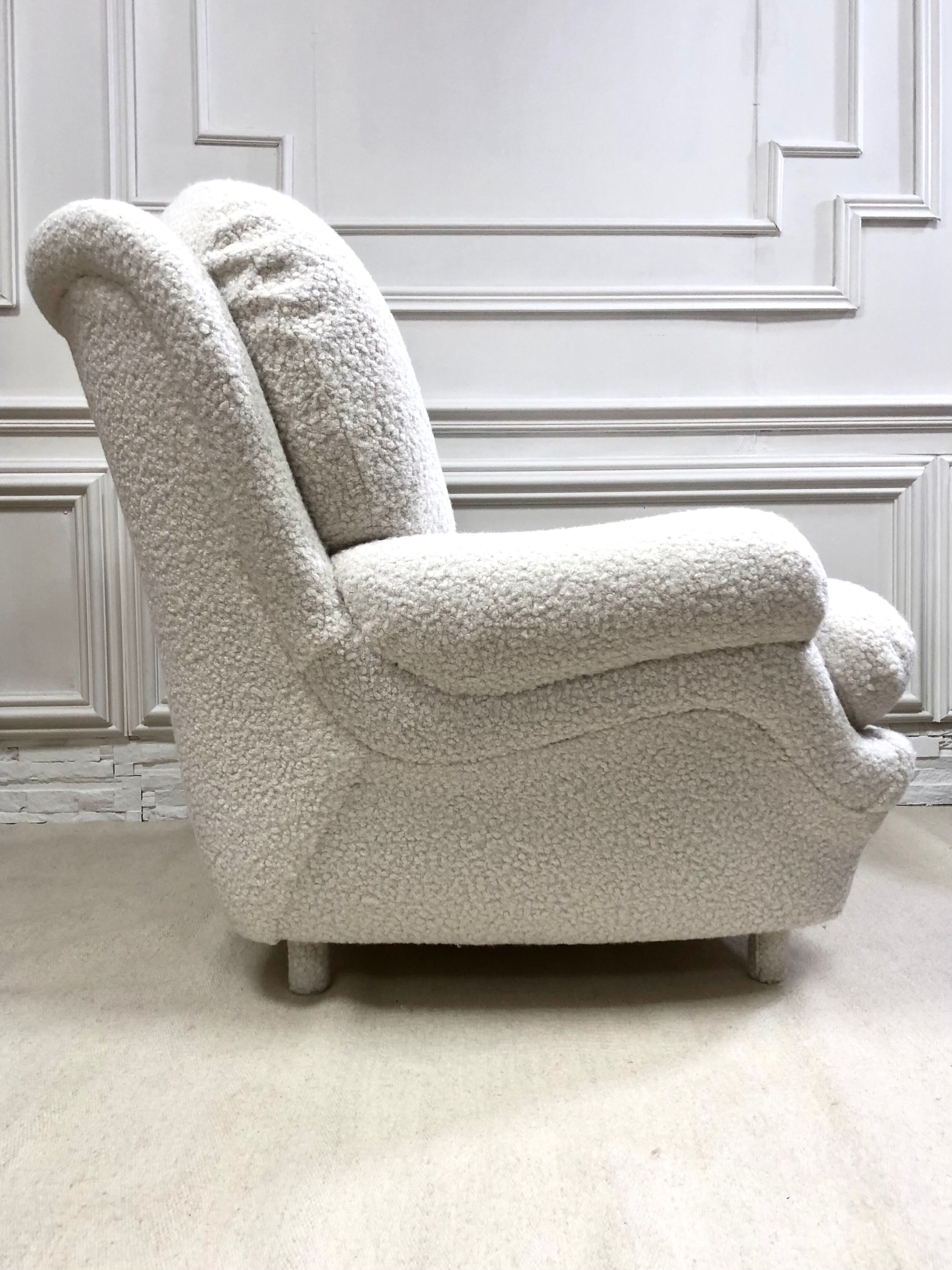 Vintage 80s shell armchair in curly wool