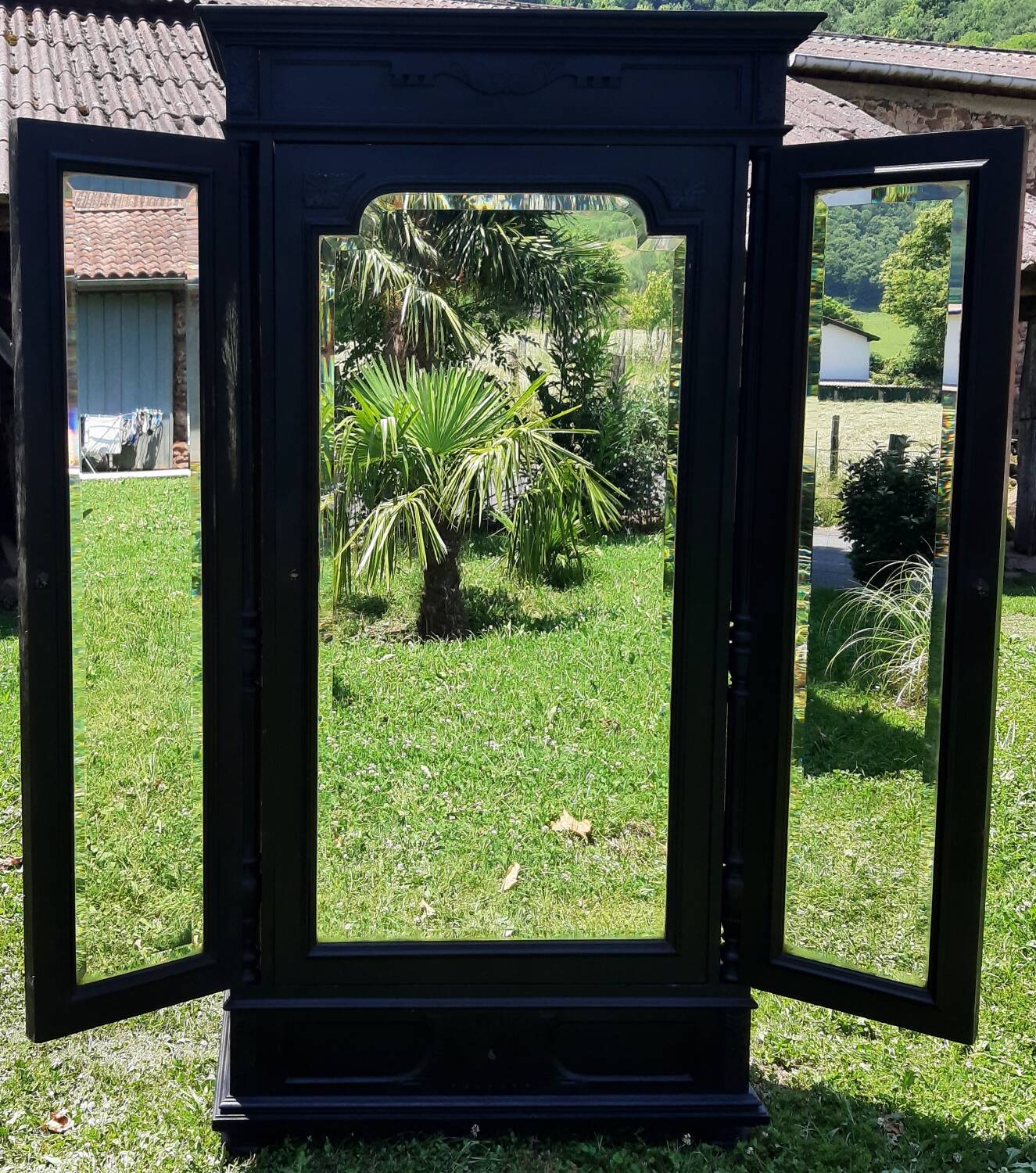 Dressmaker's cabinet with beveled triptych mirrors. (Mirror cabinet)