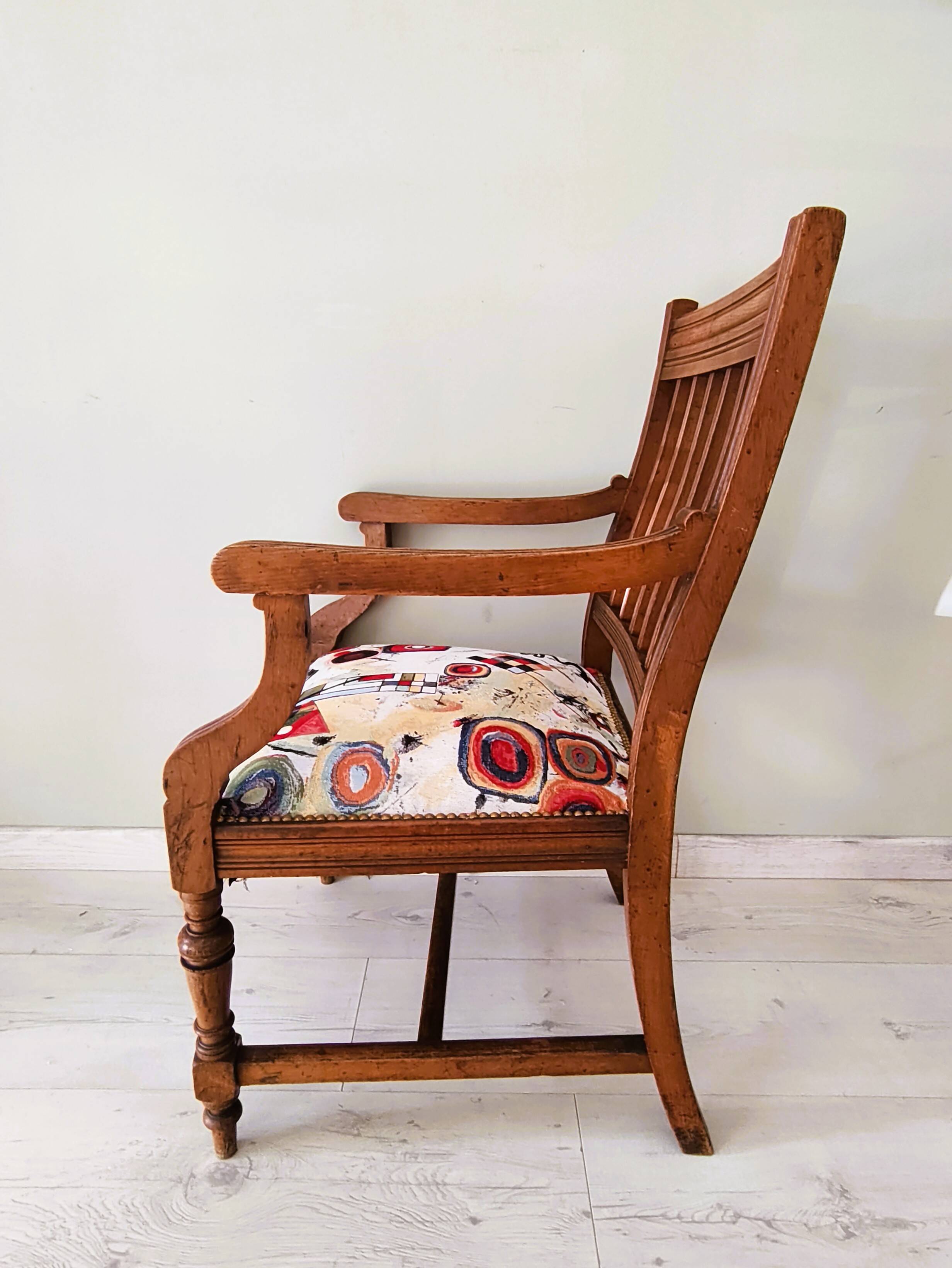 English style armchair in solid wood