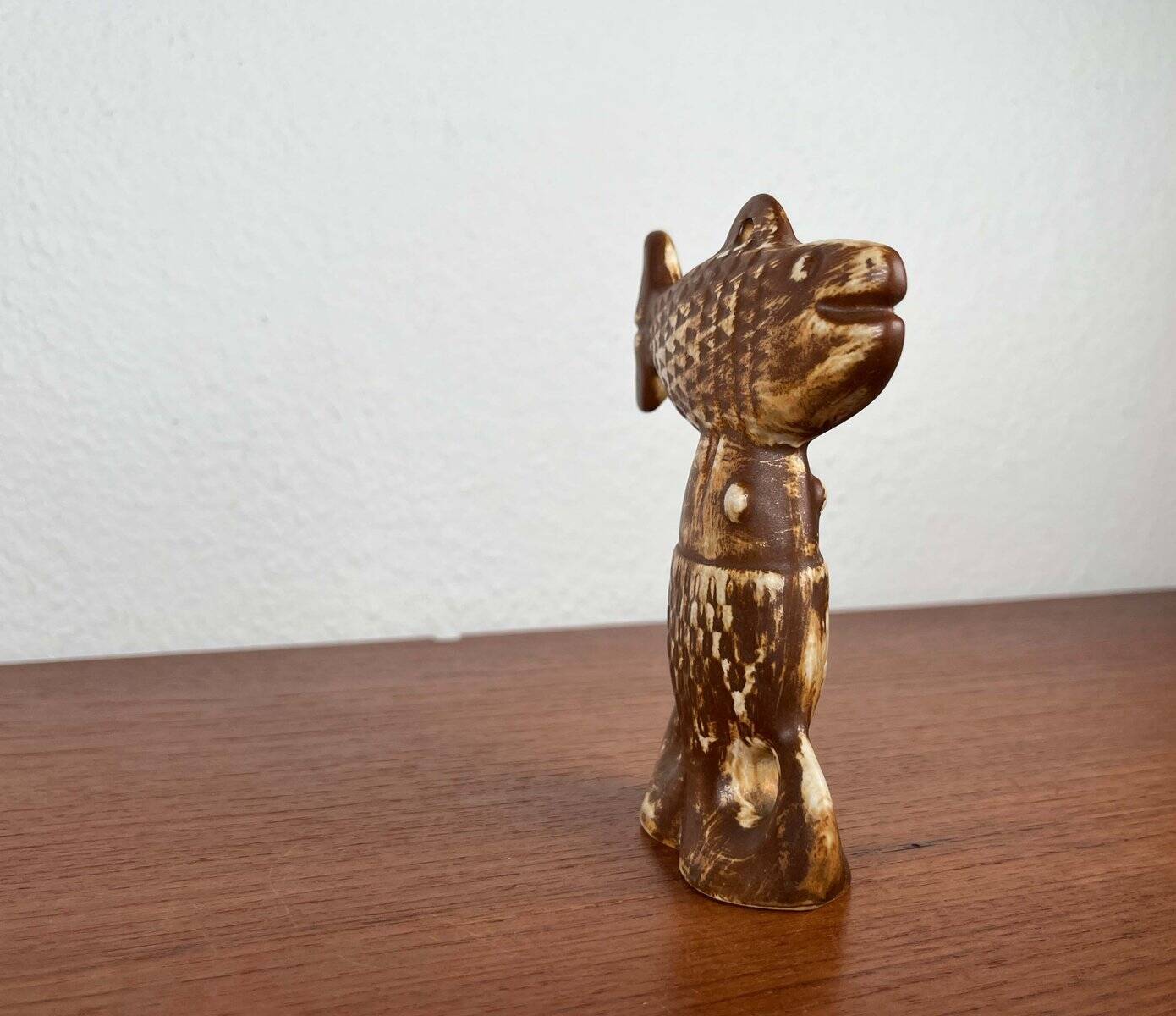 Decorative fish holder in studio pottery by Haico Nitzsche for Søholm, 1960s.