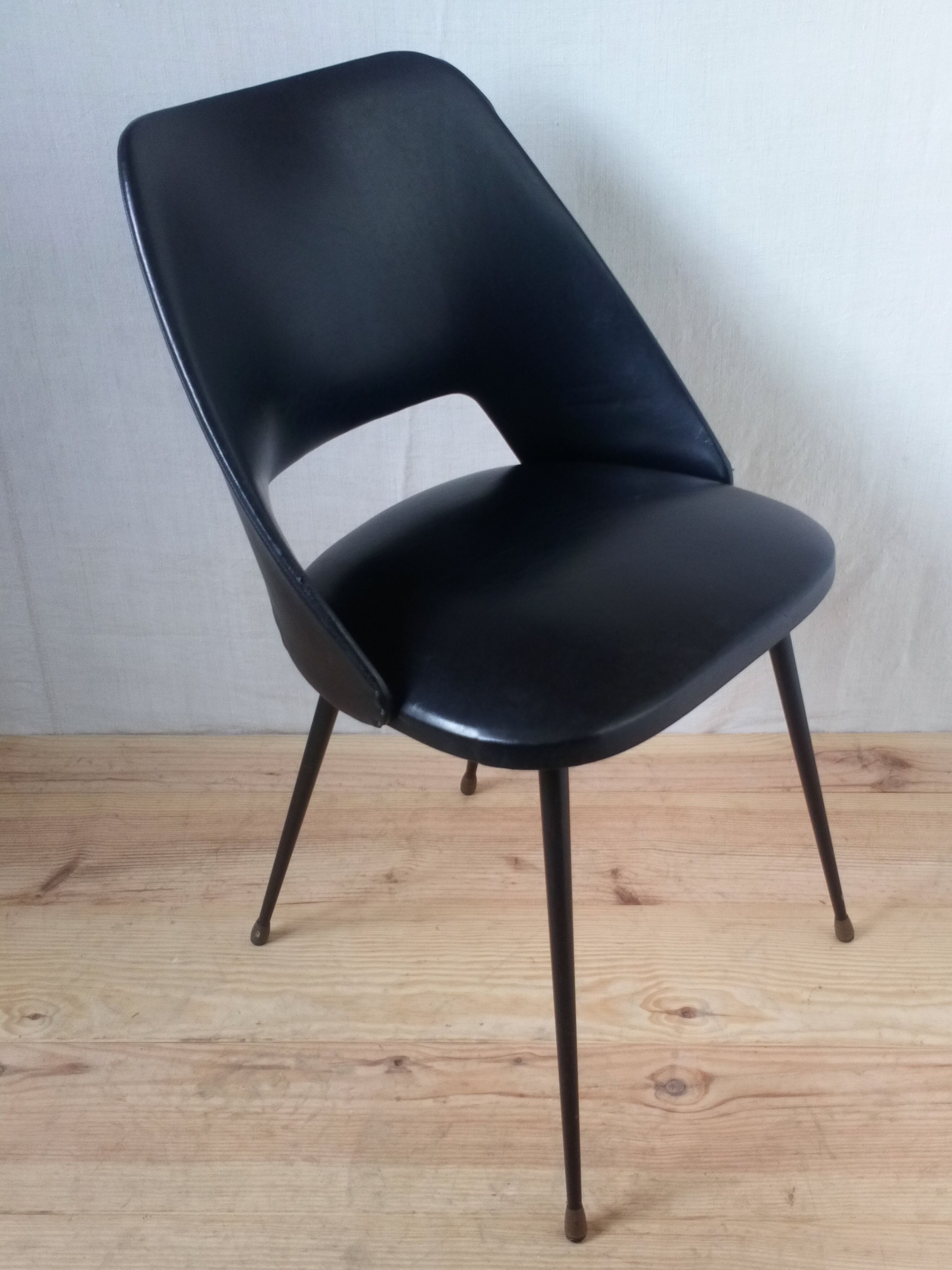 Leatherette black barrel chair