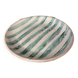 Plat rayé bleu peint à la main