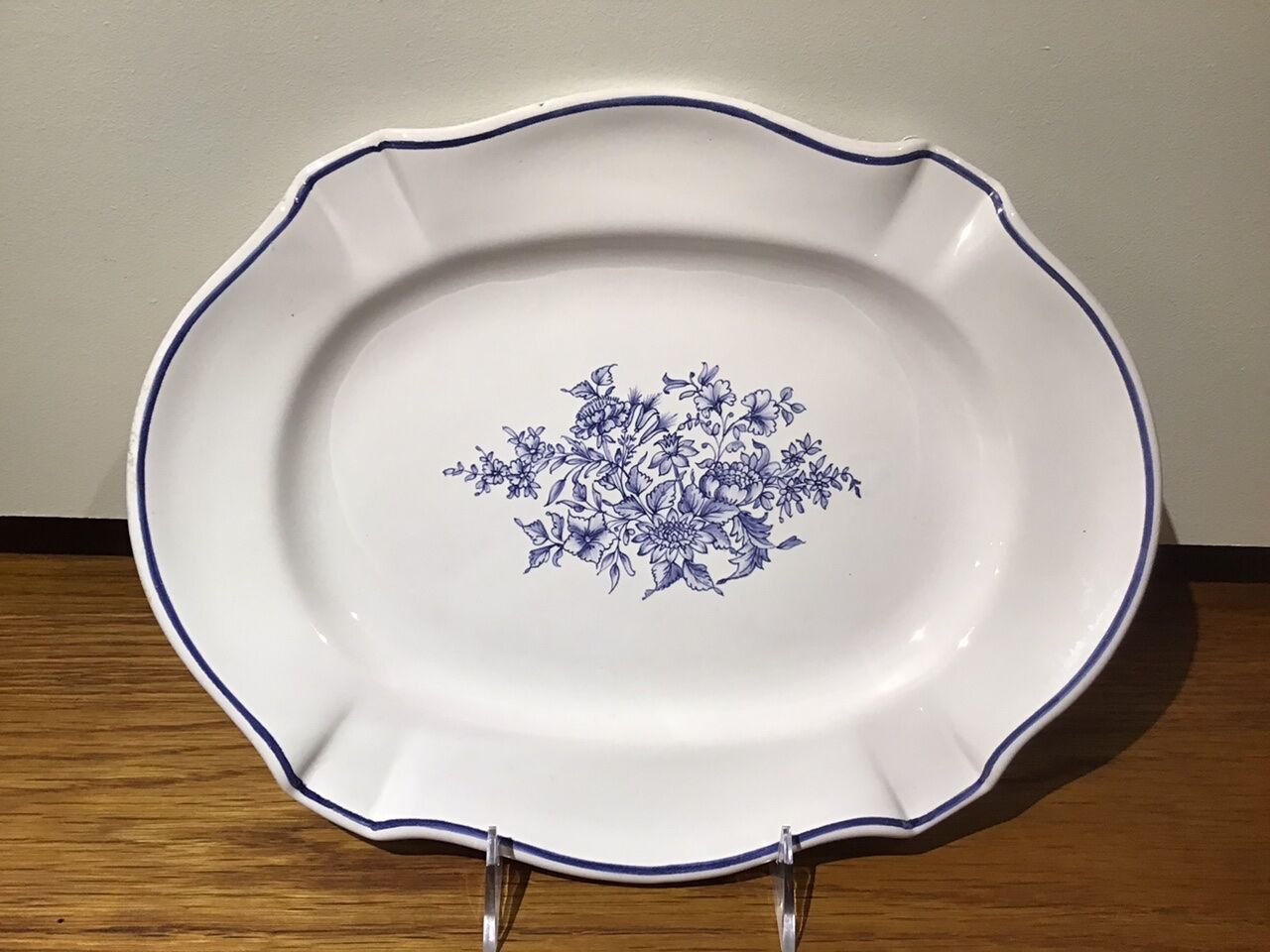 Moustier earthenware dish, white and blue