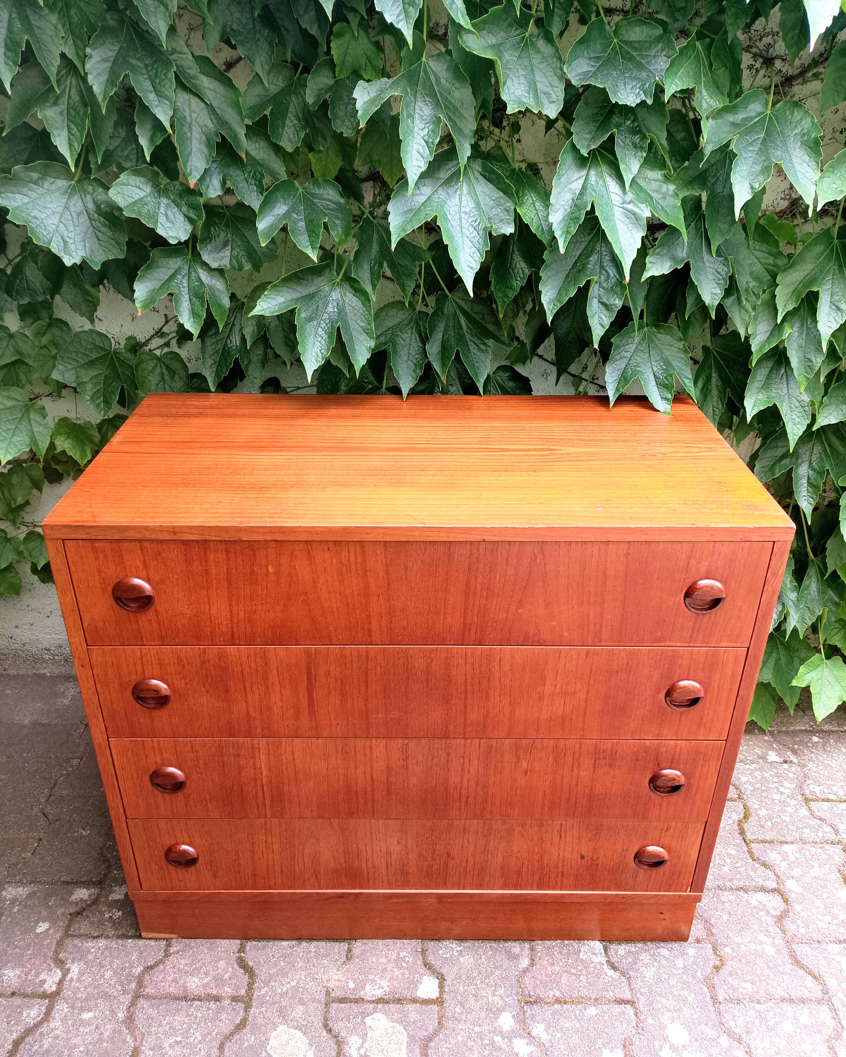 Scandinavian chest of drawers
