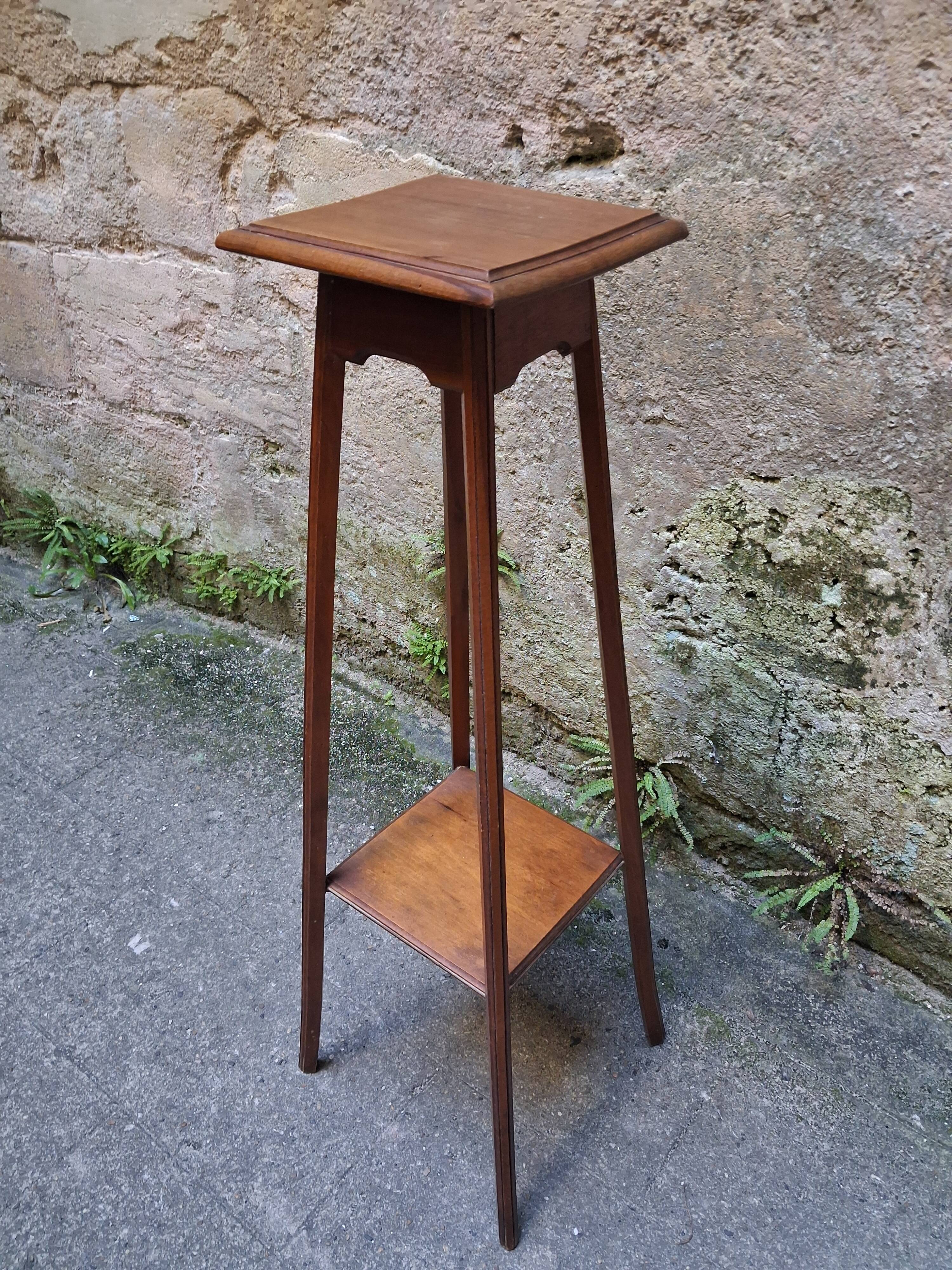 Selette ancienne en bois, style art nouveau