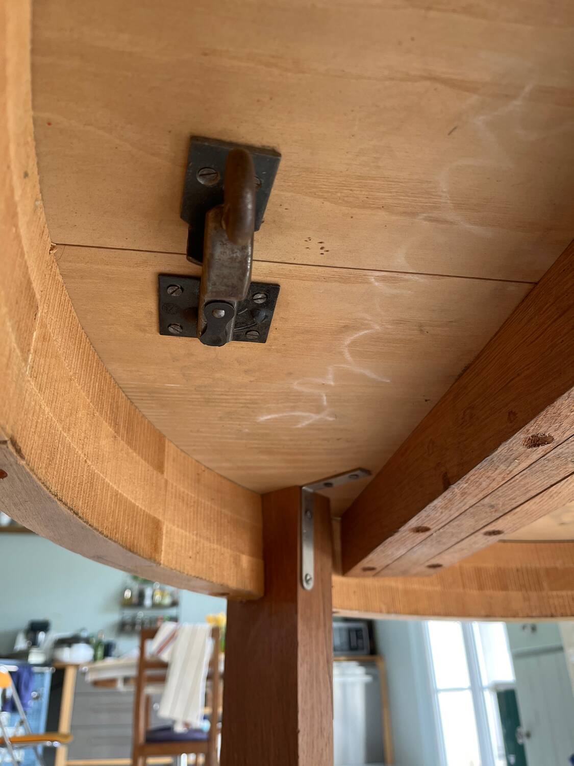 Vintage 70s Round Table