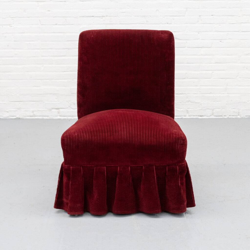 Fauteuil crapaud en velours côtelé rouge des années 1960