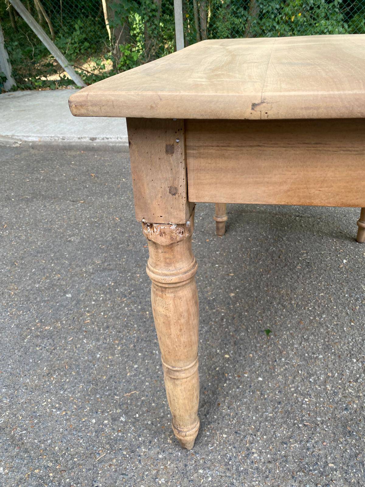 Petite table de ferme compacte 108x70cm décapée style campagne chic