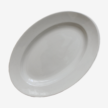Plat ovale blanc en terre de fer Opaque de Lunéville, fin XIXe