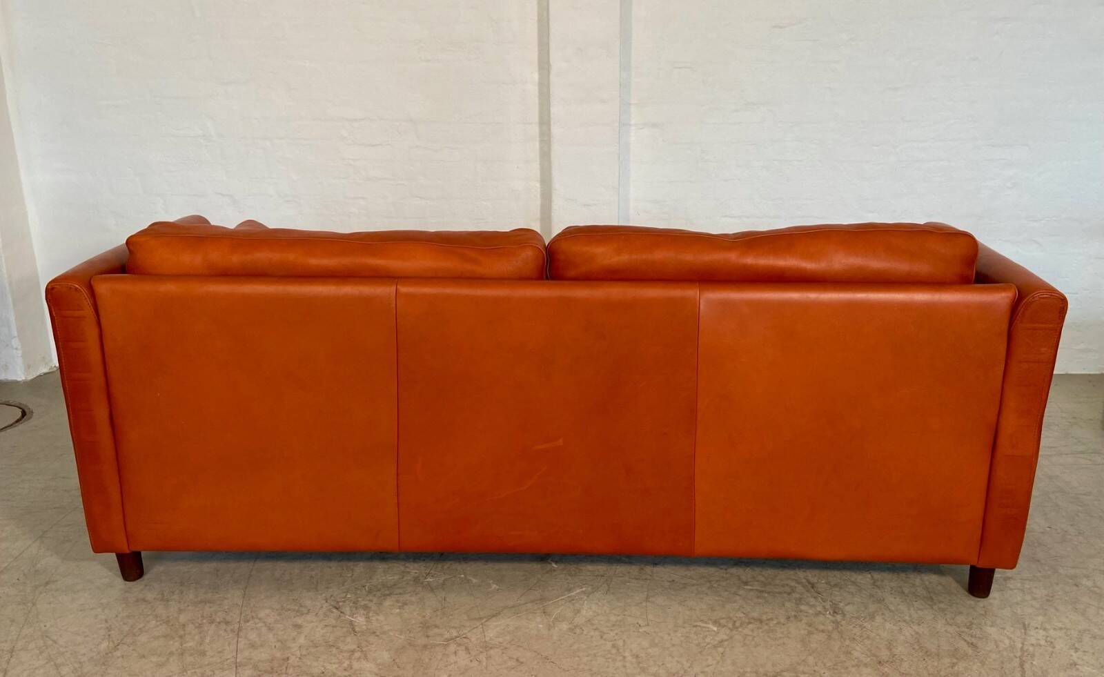 Canapé en cuir cognac vintage rétro pour 3 personnes danois