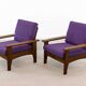 2 fauteuils scandinaves en teck et tissu violet