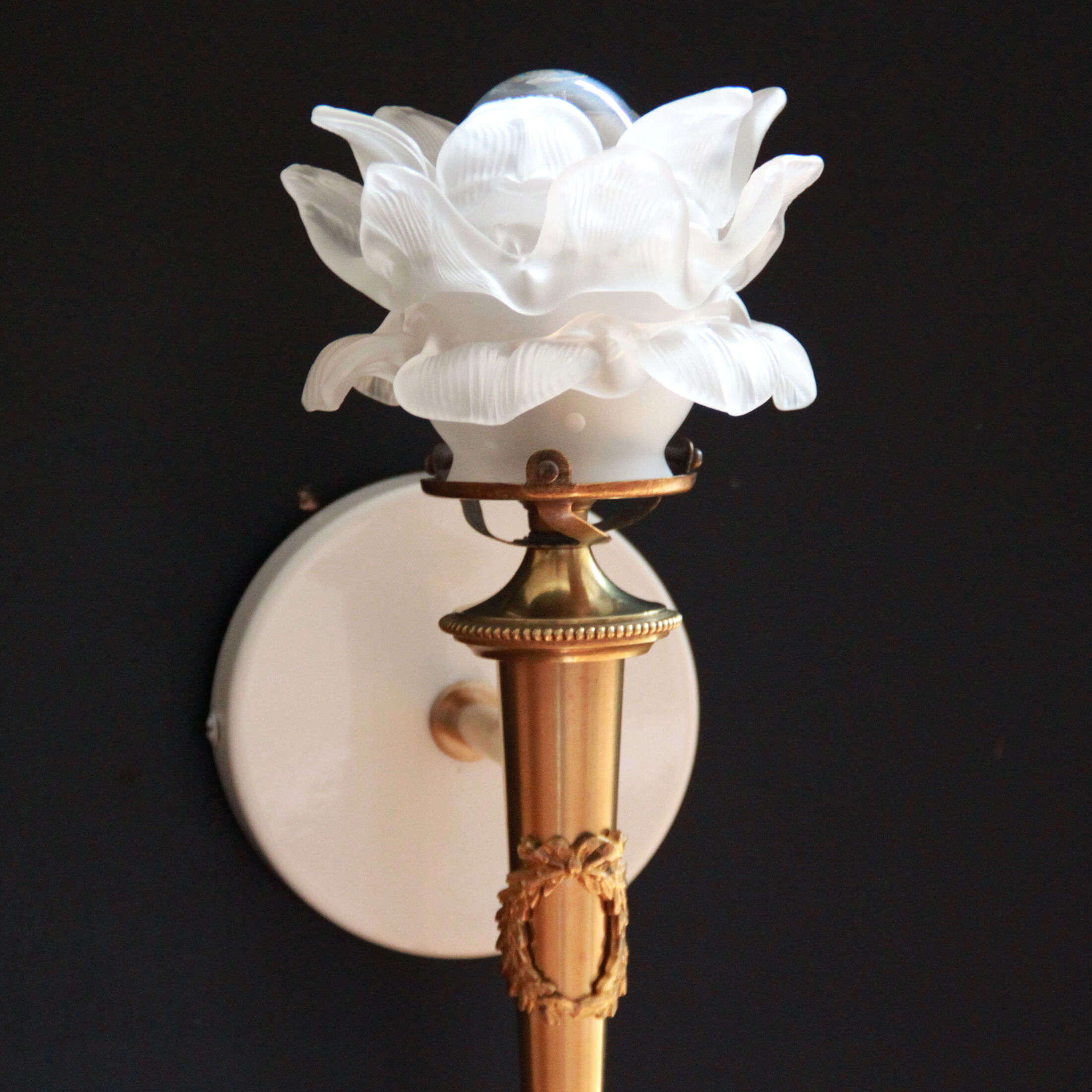 Wall apply torch torch brass tulip pink flower light empire pine cone