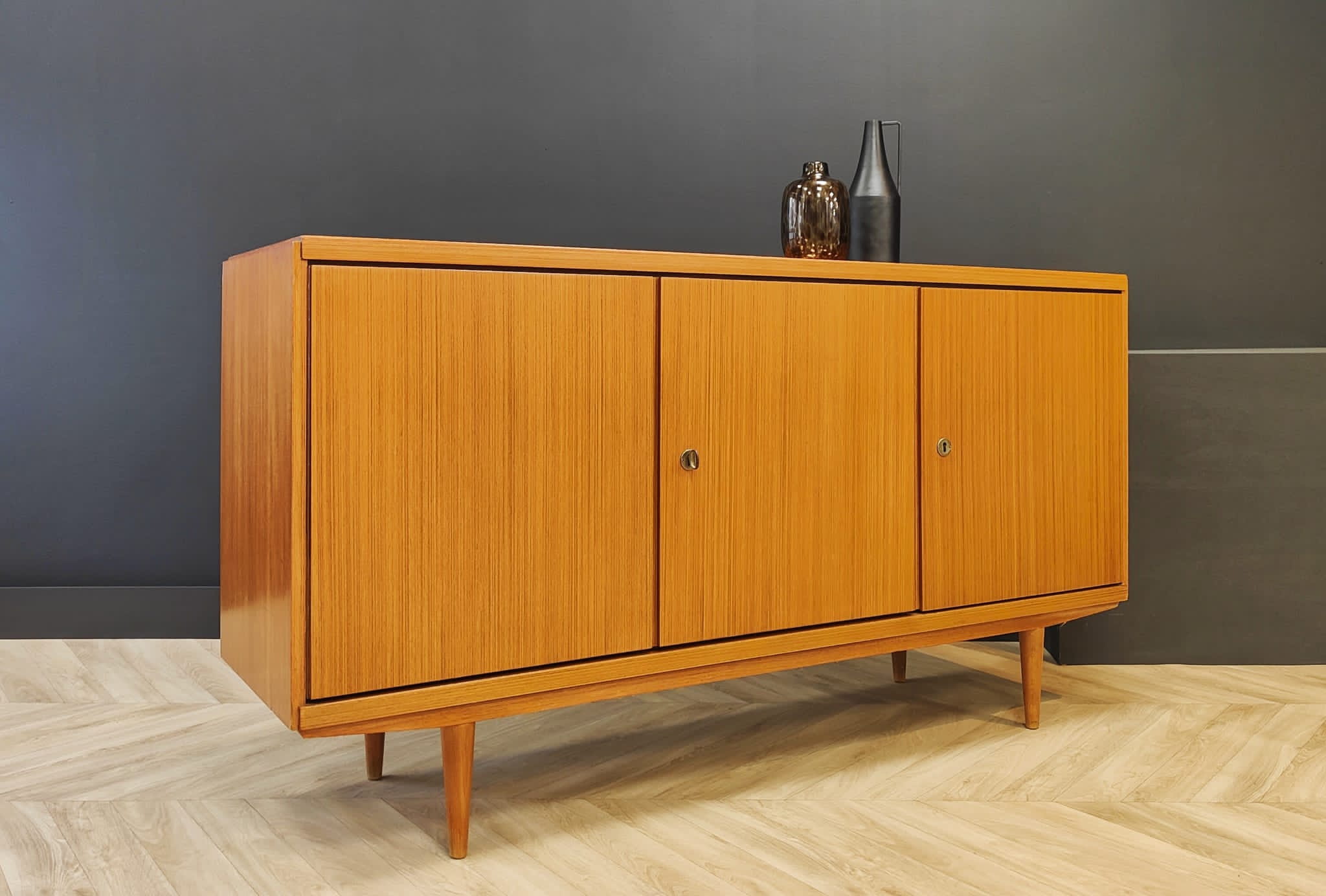 Enfilade mid century vintage