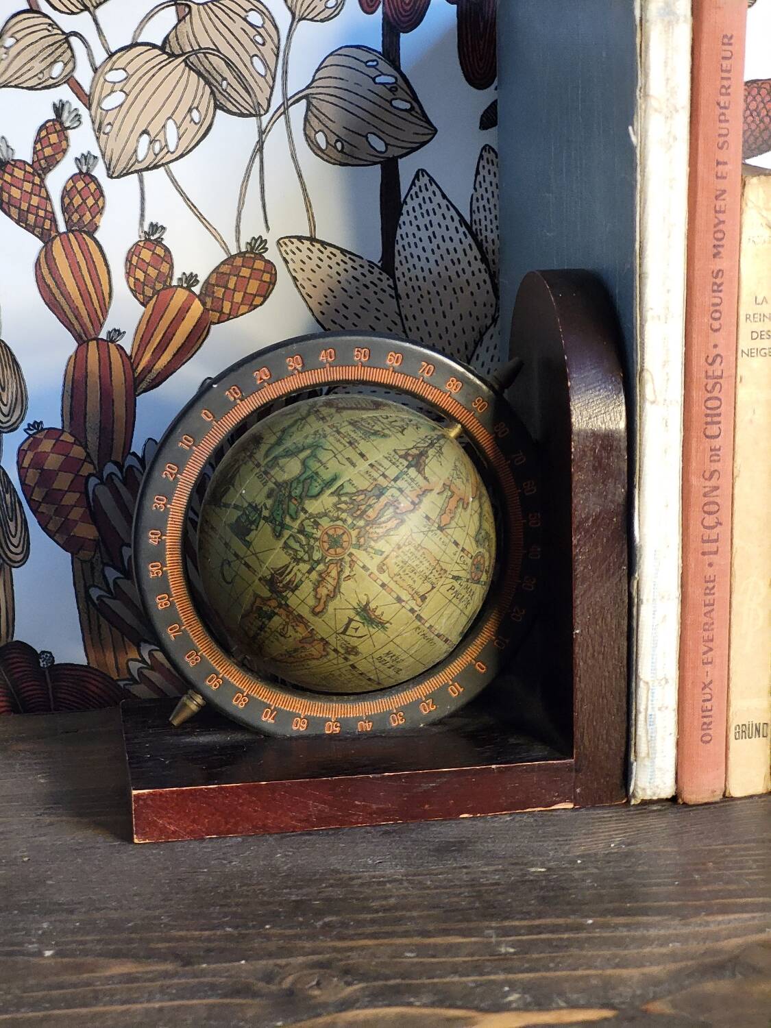 World map bookend