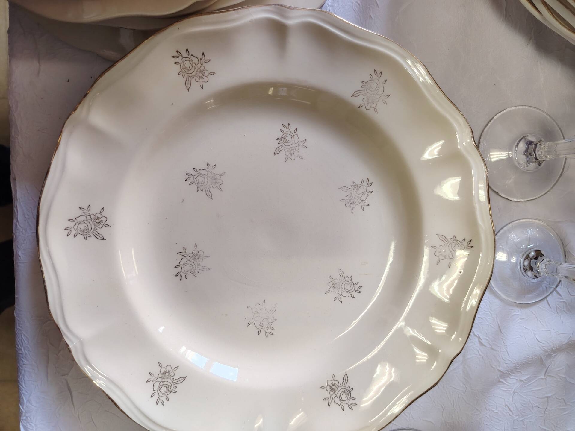 Sarreguemines set of 12 flat plates model Raphaël or flowers of F