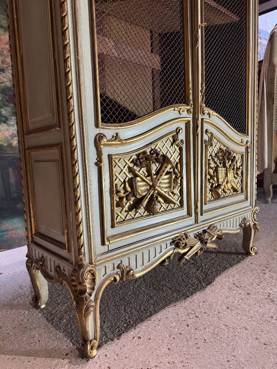 Bookcase in gilded wood and restored wood from the Napoleonic III period.