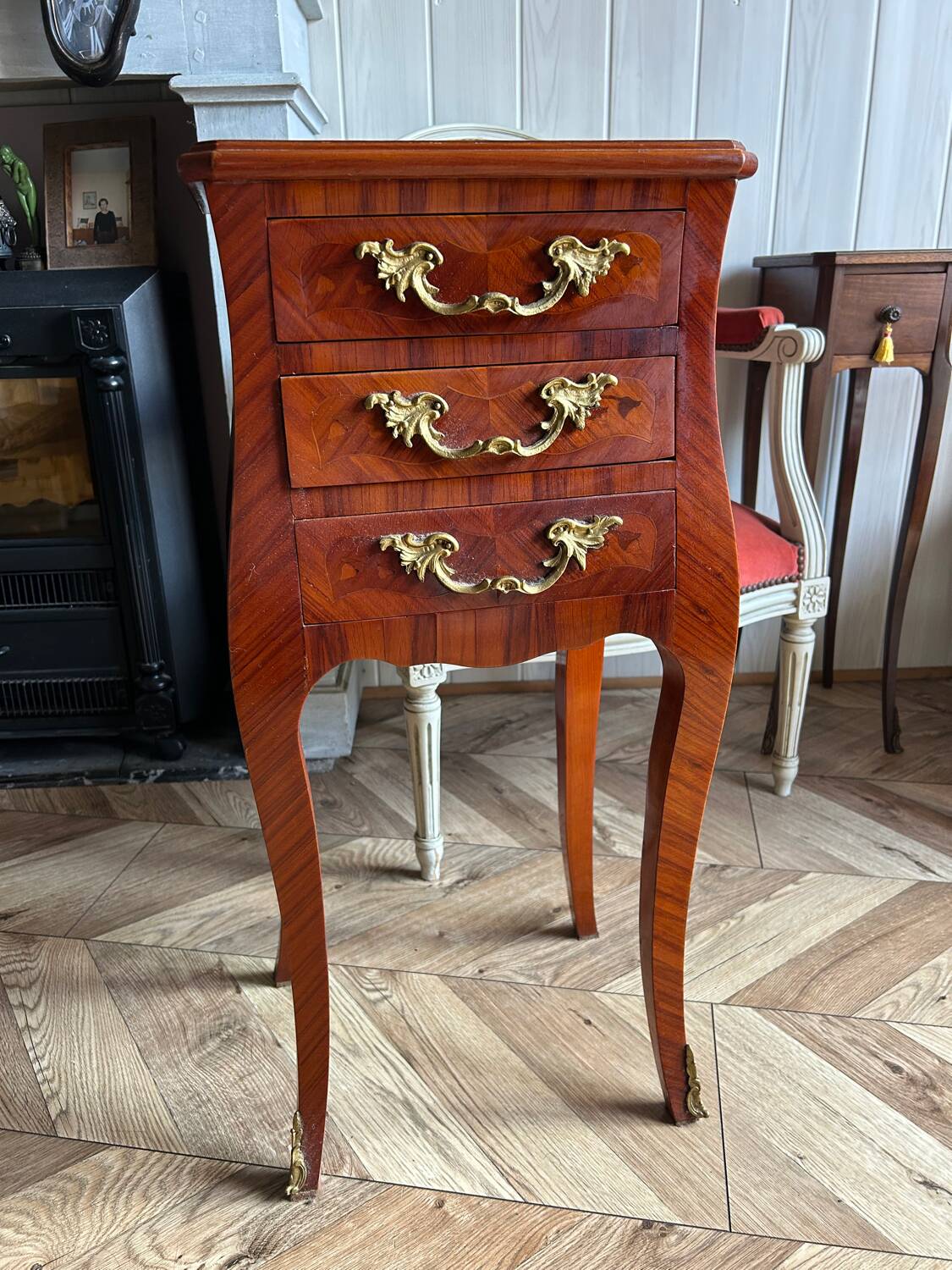 Small 19th-century chest of drawers
