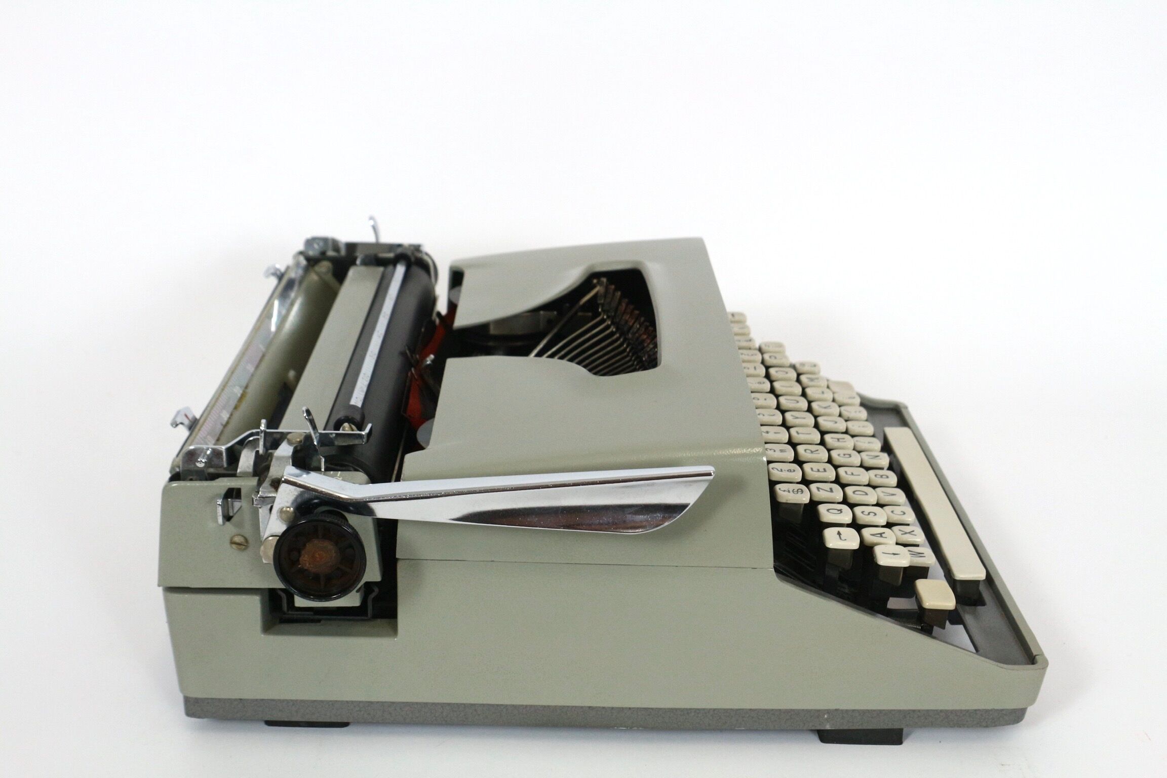 Remington travel-deter Deluxe typewriter with  case