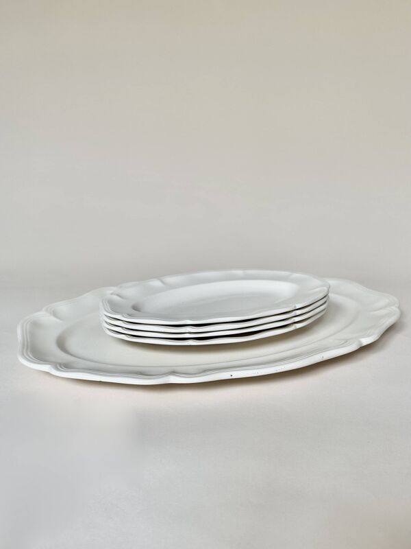 Plat et raviers chantournés en faïence de Sarreguemines