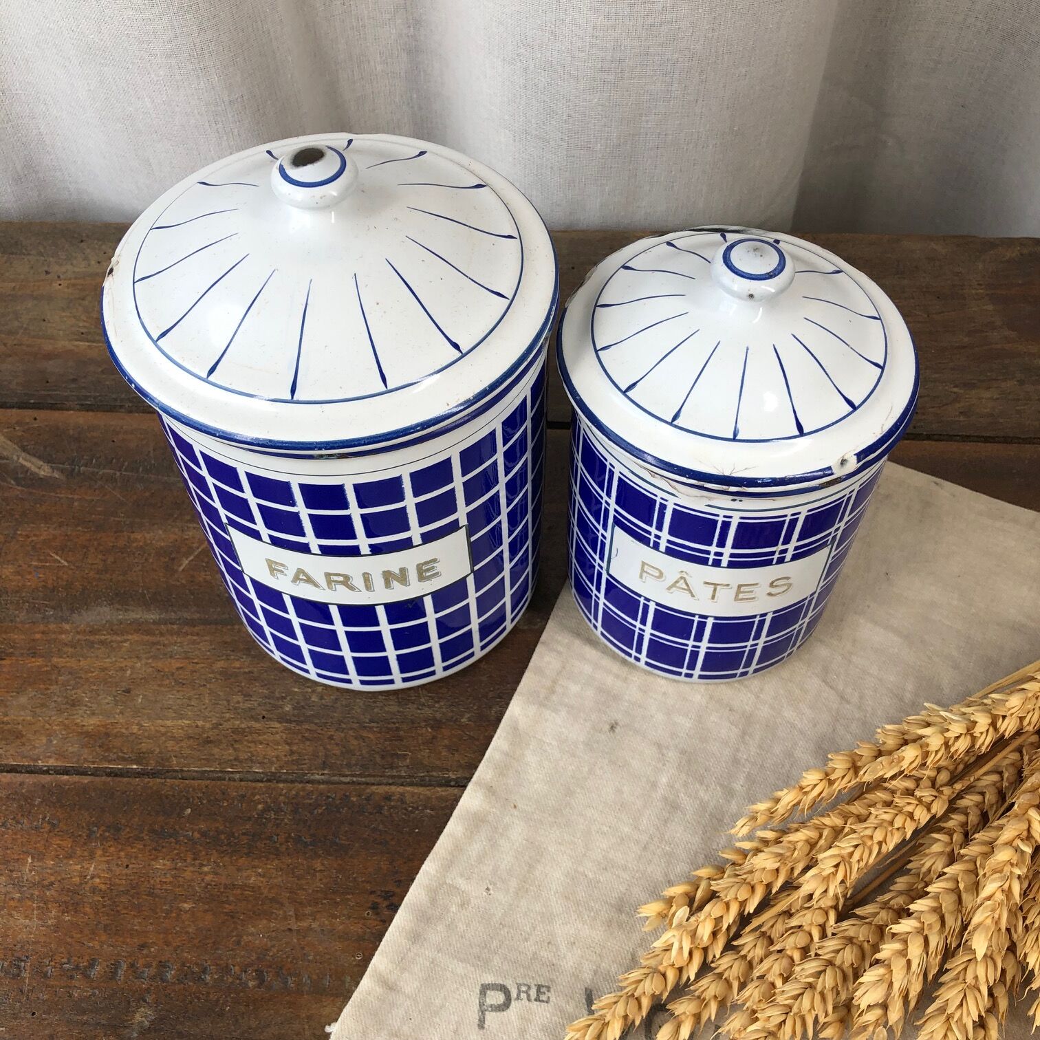 Duo de pots en émail “Farine” et “Pâtes”