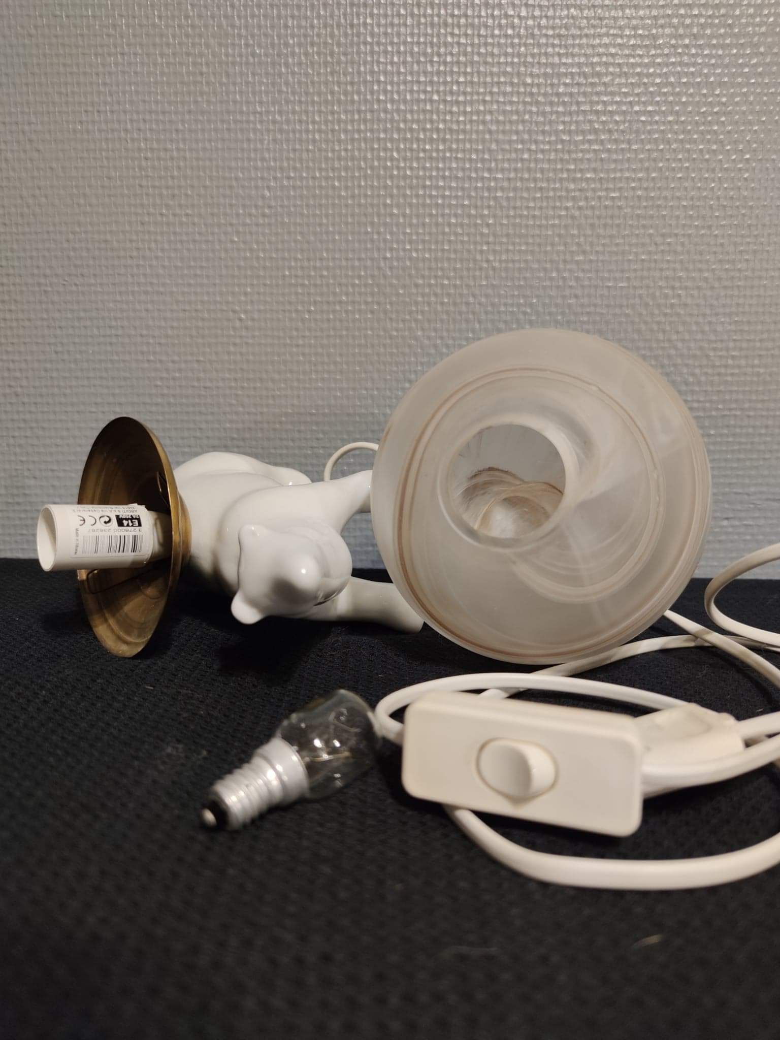 Lampe ours en céramique blanche et globe opaline