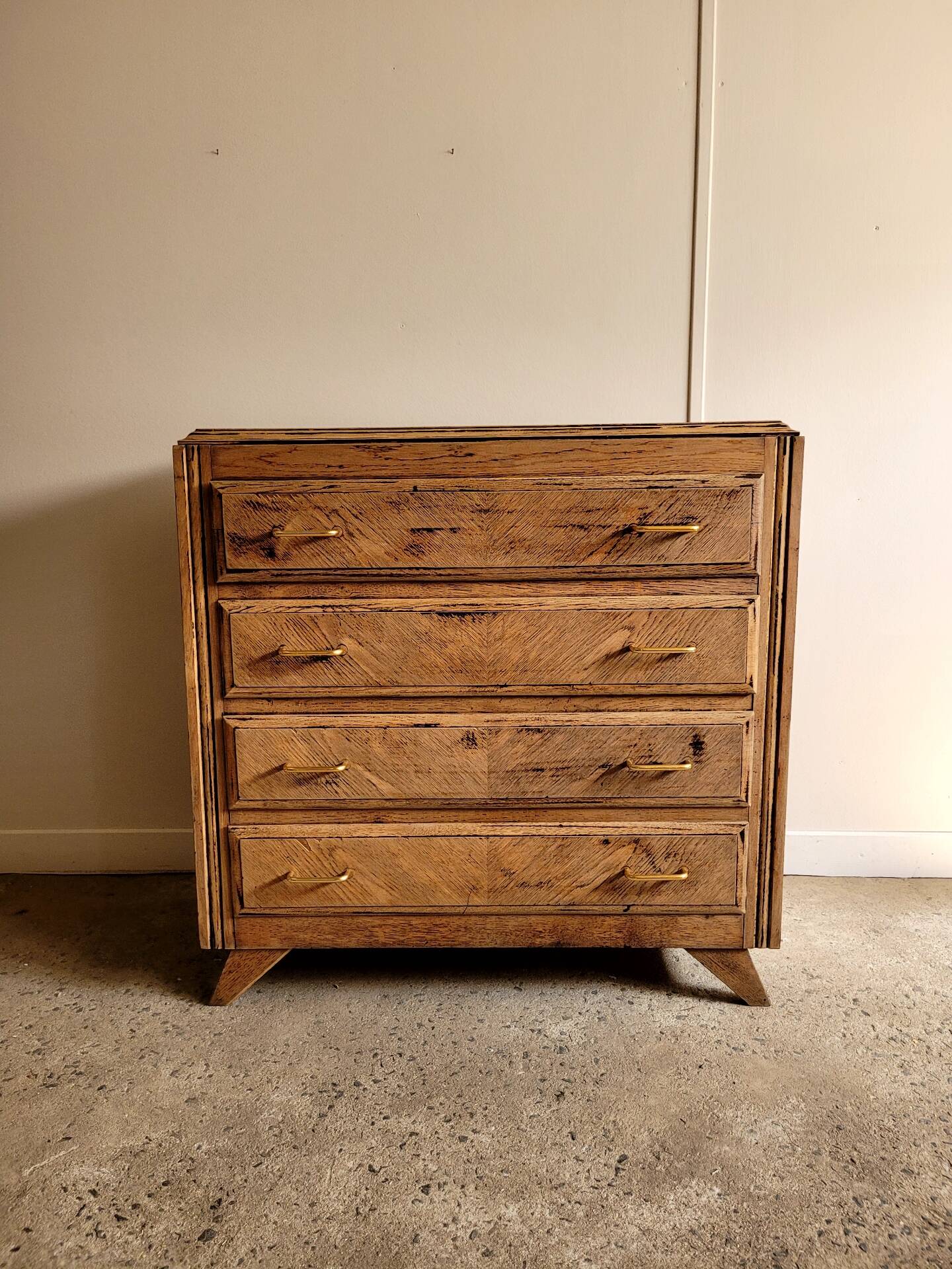 Commode de style vintage pieds compas