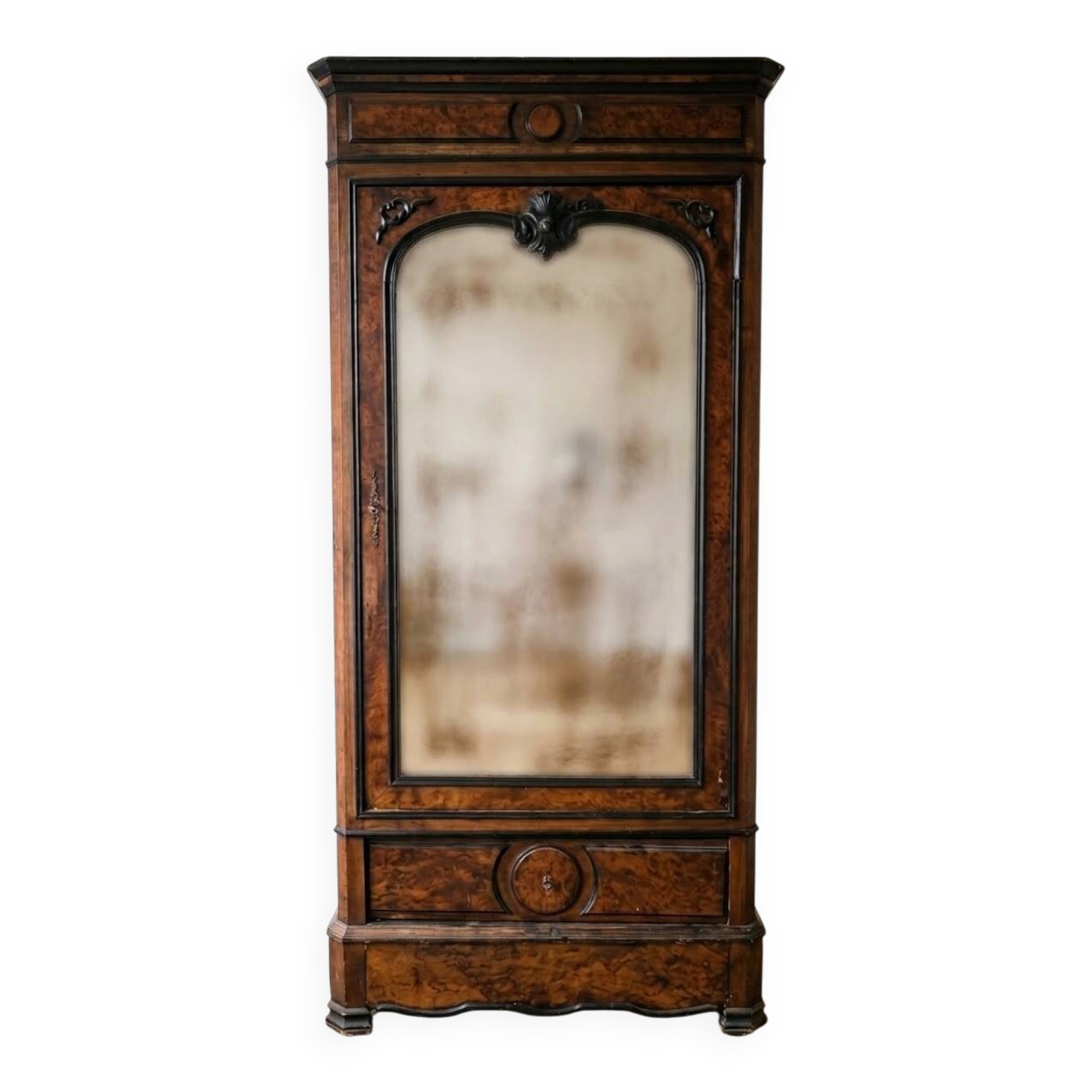 Armoire ancienne en noyer avec miroir