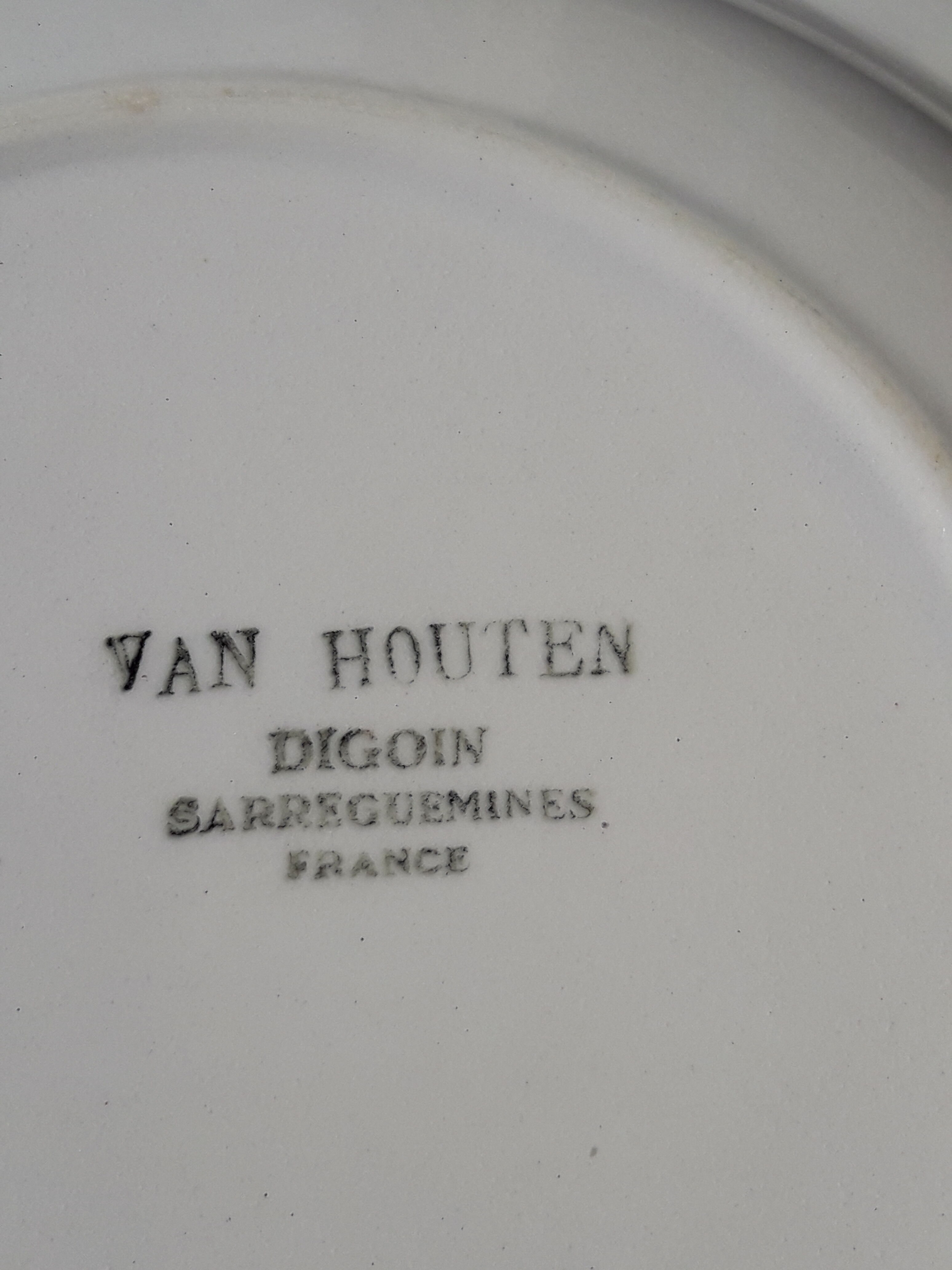 Digoin Sarreguemines hollow plate in earthenware model Van Houten diam 22 cm