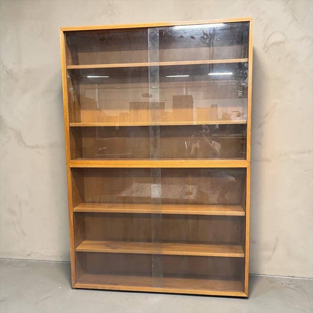 Vitrine/armoire de rangement vintage en bois et verre
