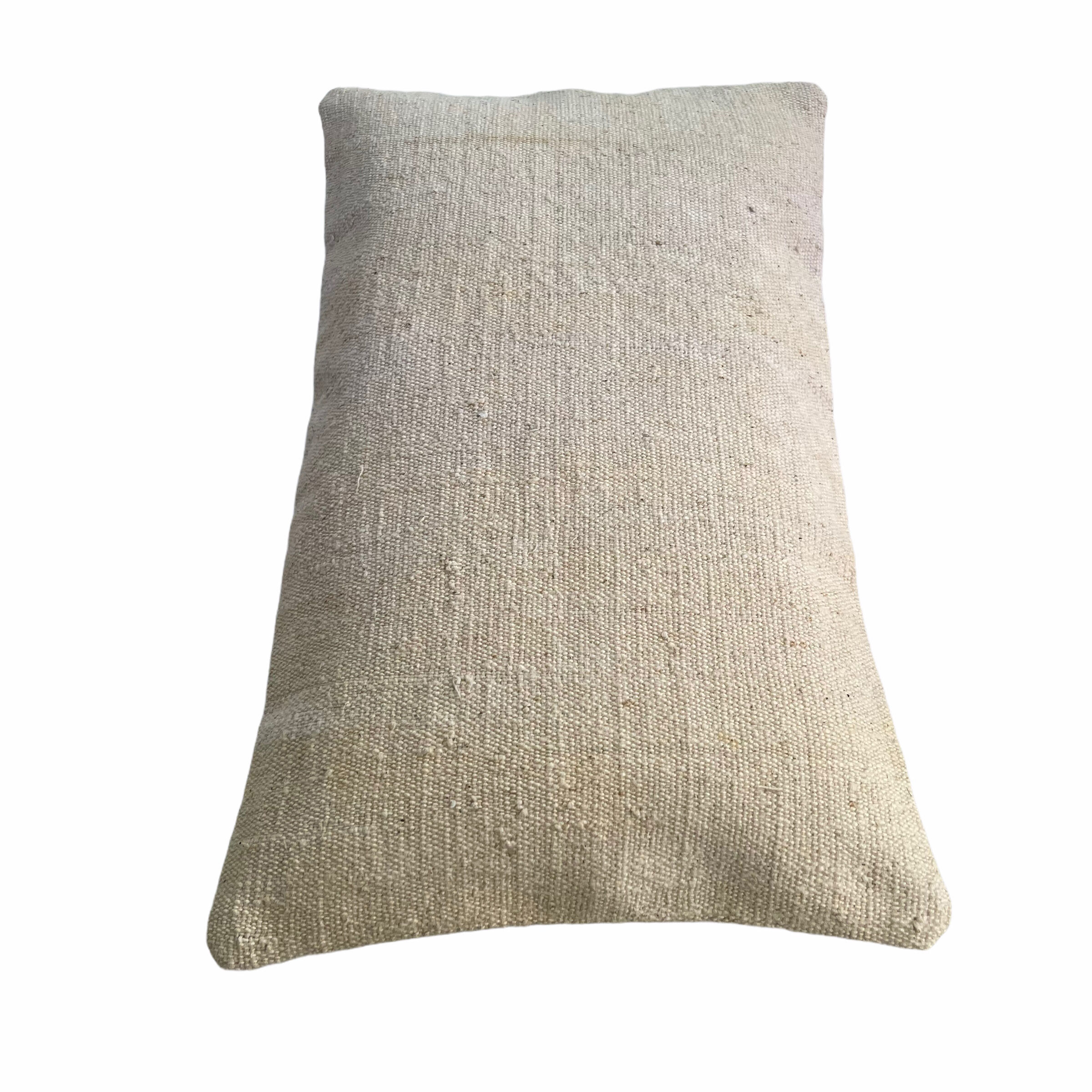 Vintage turkish kilim cushion cover. 30 x 50 cm
