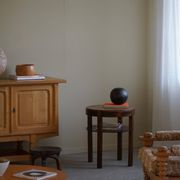 Table d'appoint ronde Art déco en hêtre et marbre, par un ébéniste danois, années 1940