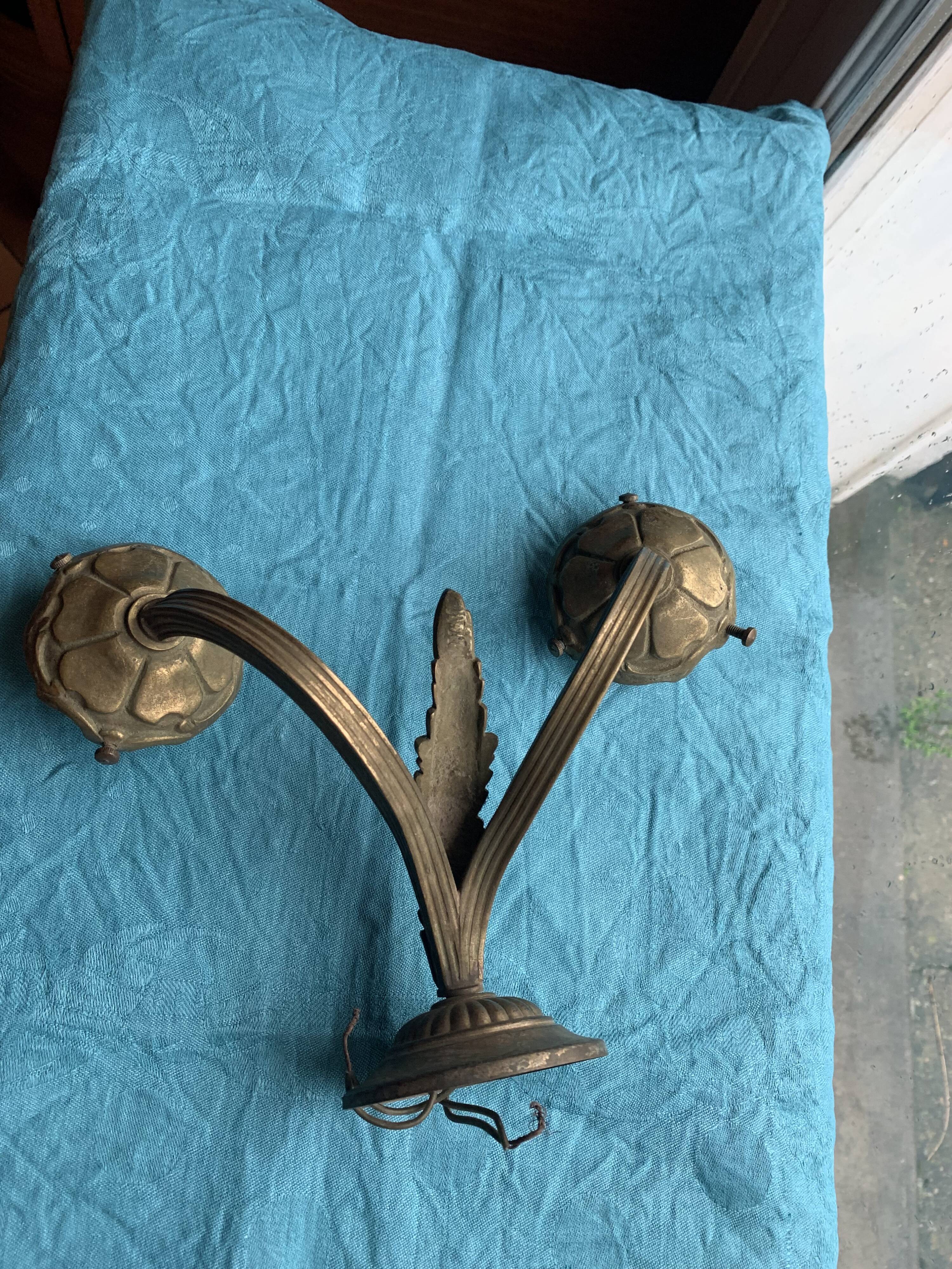 Double wall light in gold brass metal, vintage leaf pattern