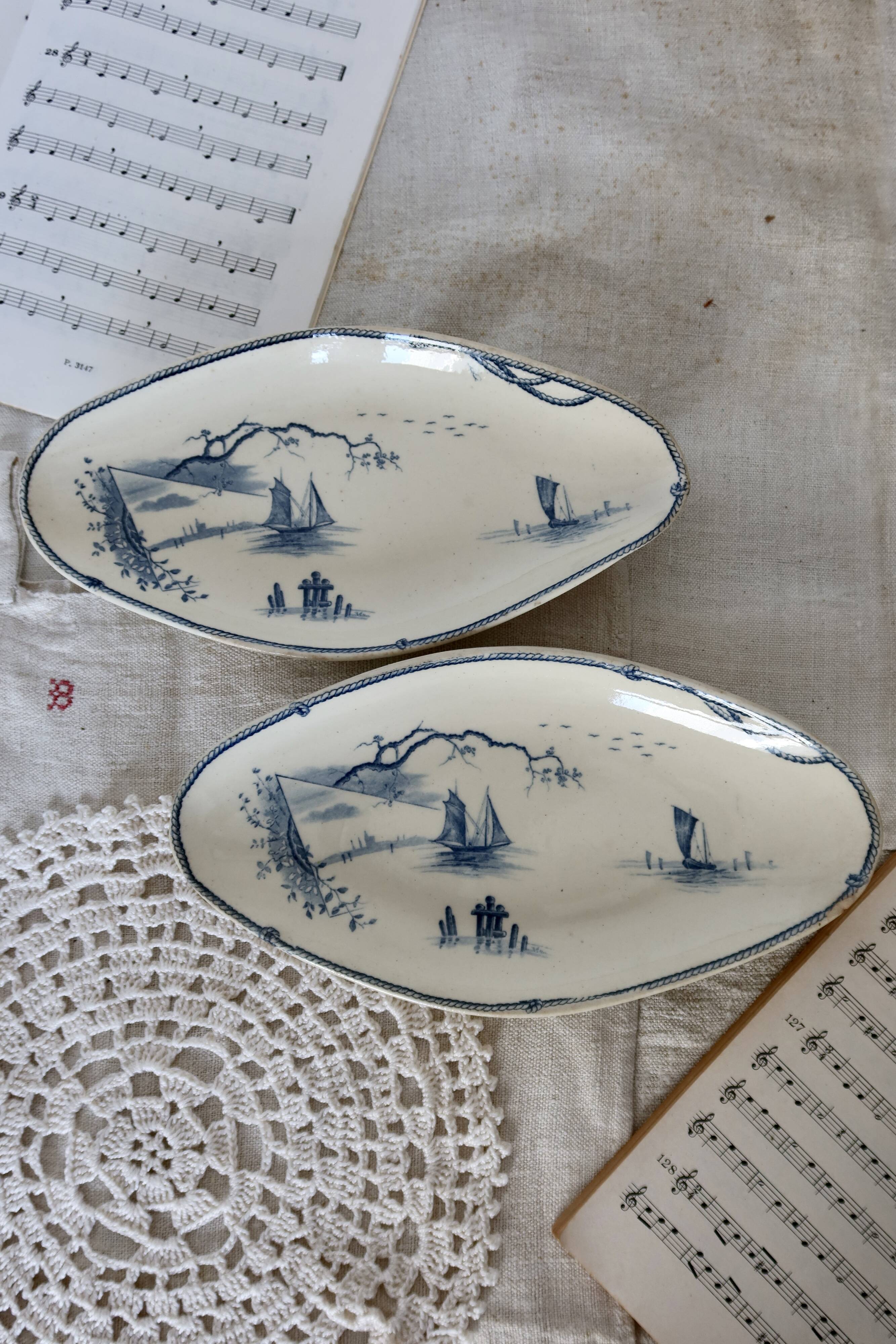 Table service 63 pieces Gien earthenware 19th century Marines model