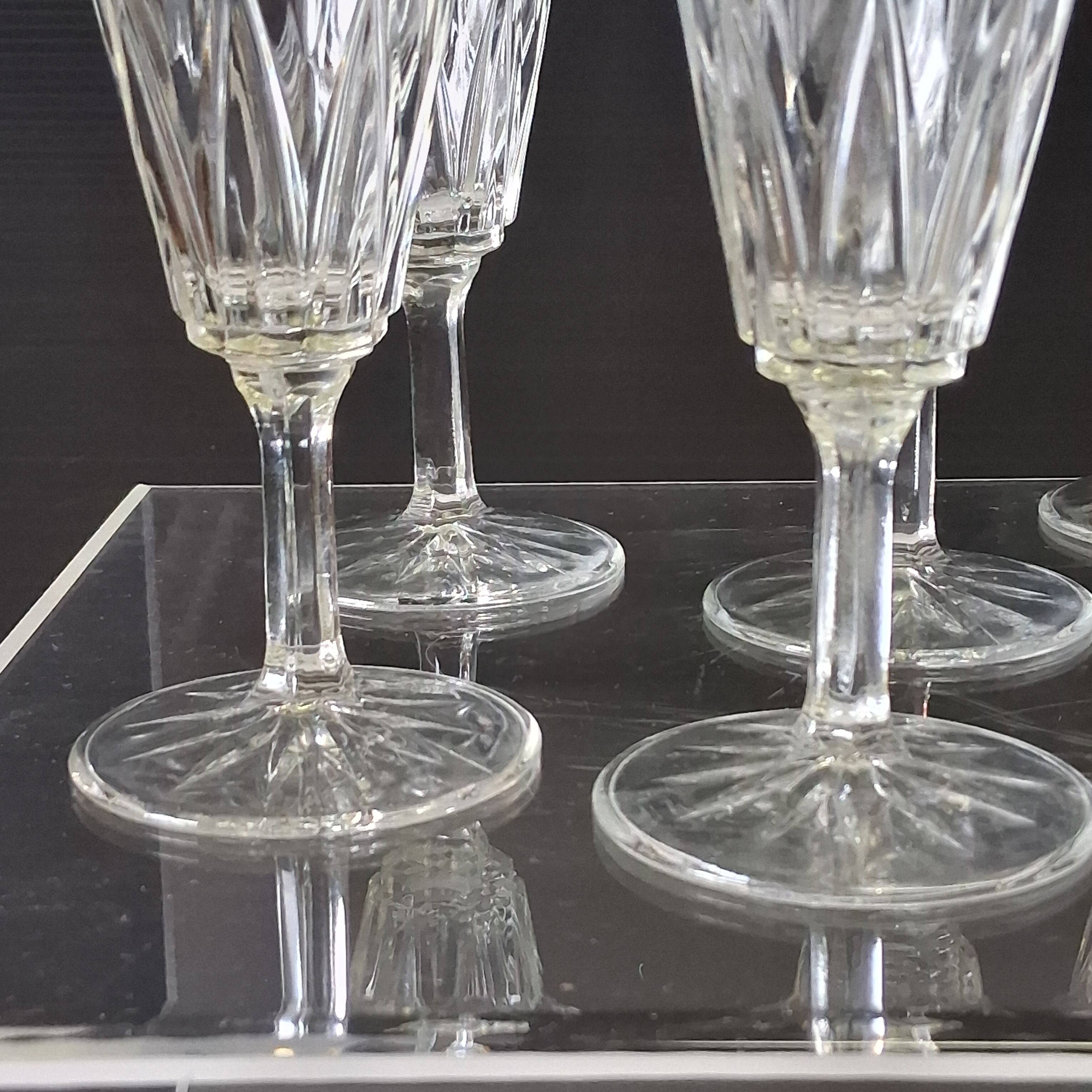 6 champagne flutes from VMC Reims in very good condition.