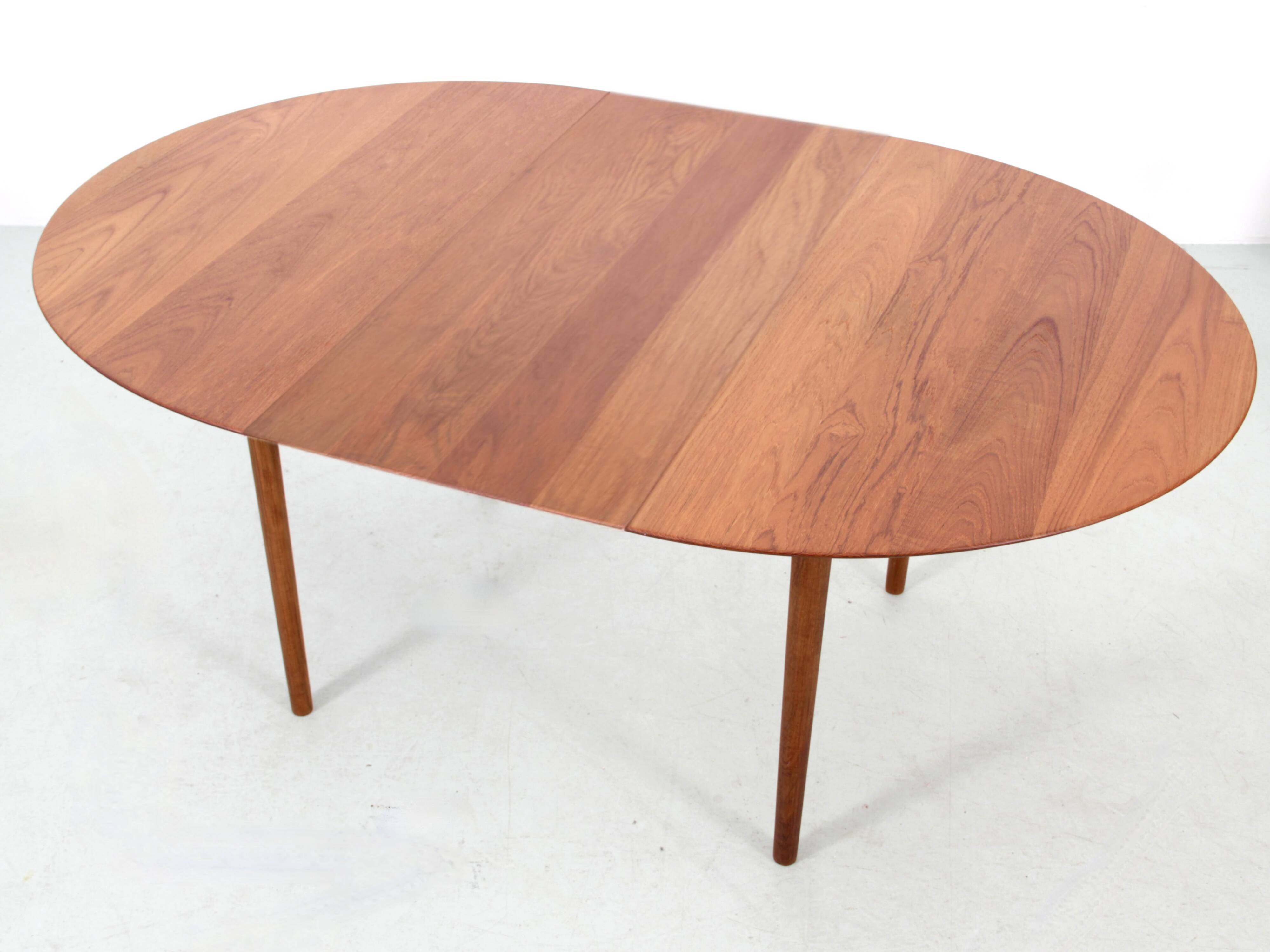 Scandinavian dining table in solid teak model 311