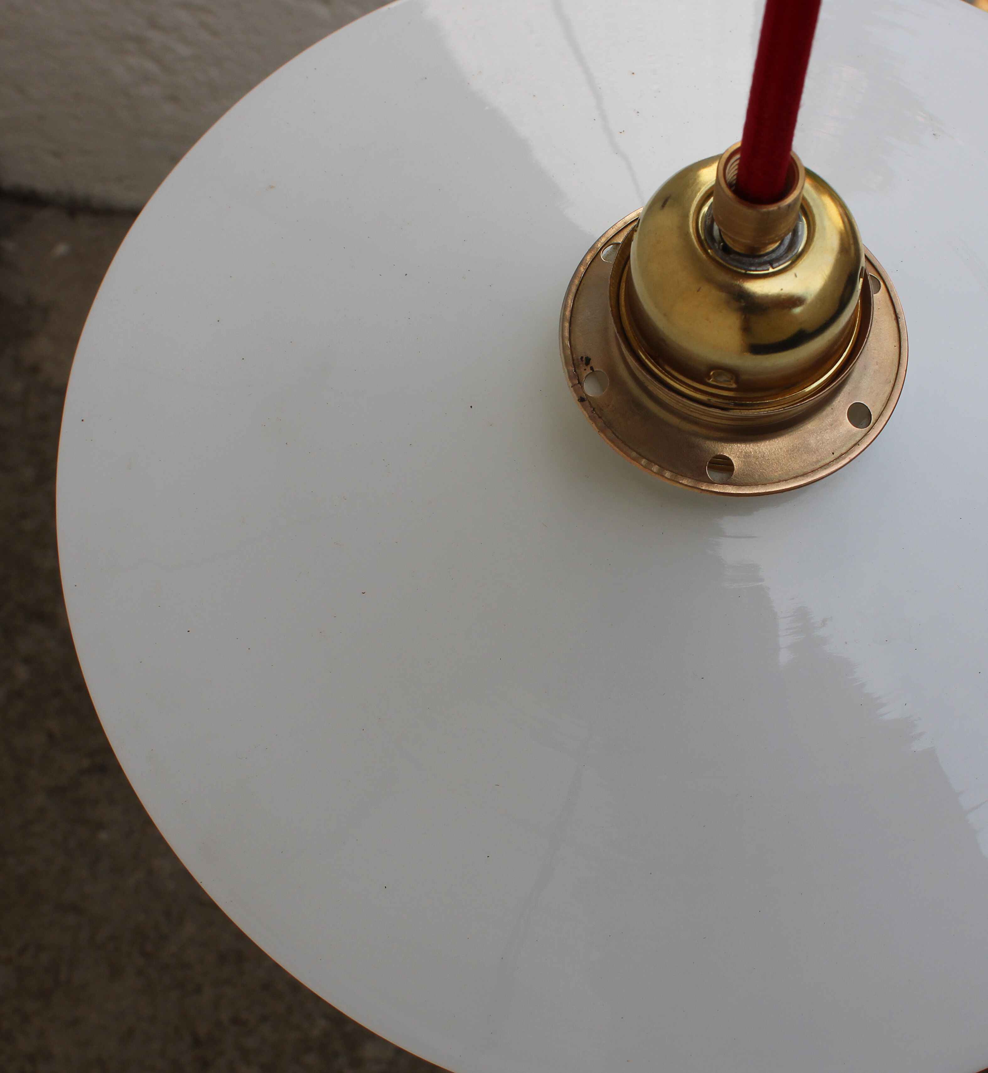 Hanging in white opaline