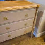 Commode en bois peint