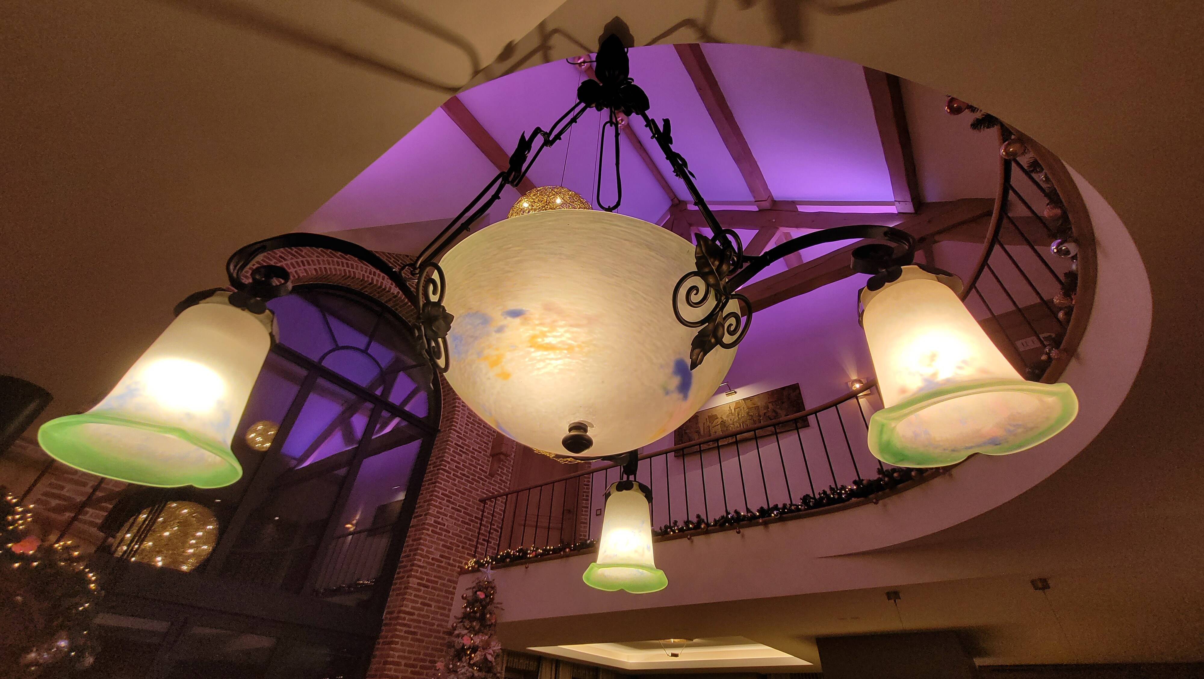 Magnificent Schneider chandelier with three branches - Opaline glass and metal