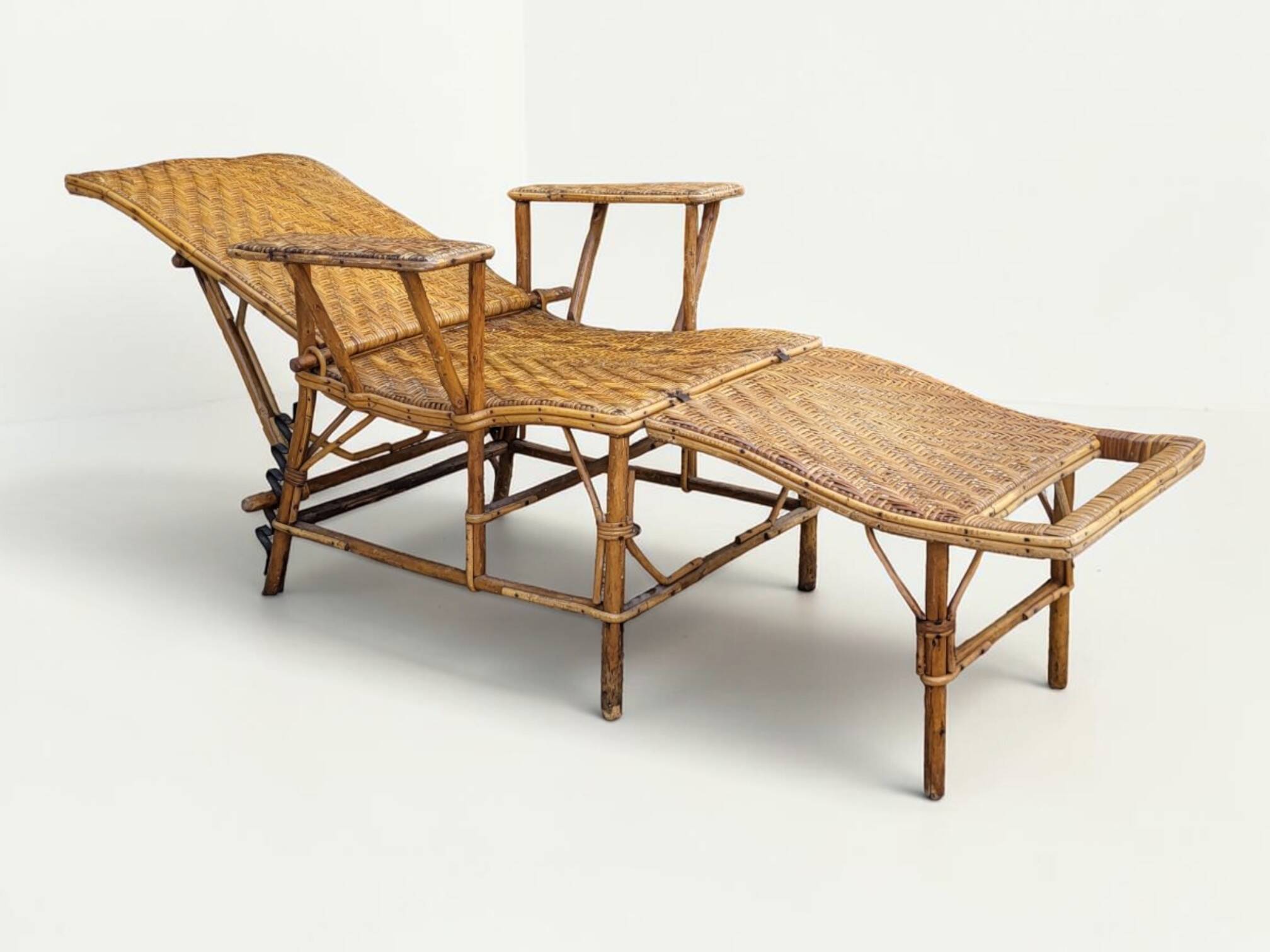 Chaise longue / fauteuil de repos en rotin