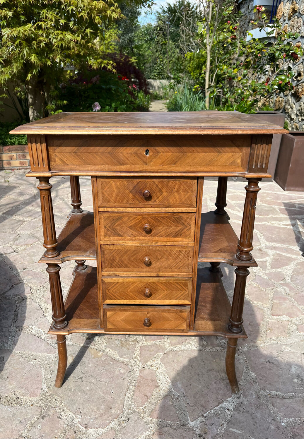 Art nouveau hairdresser